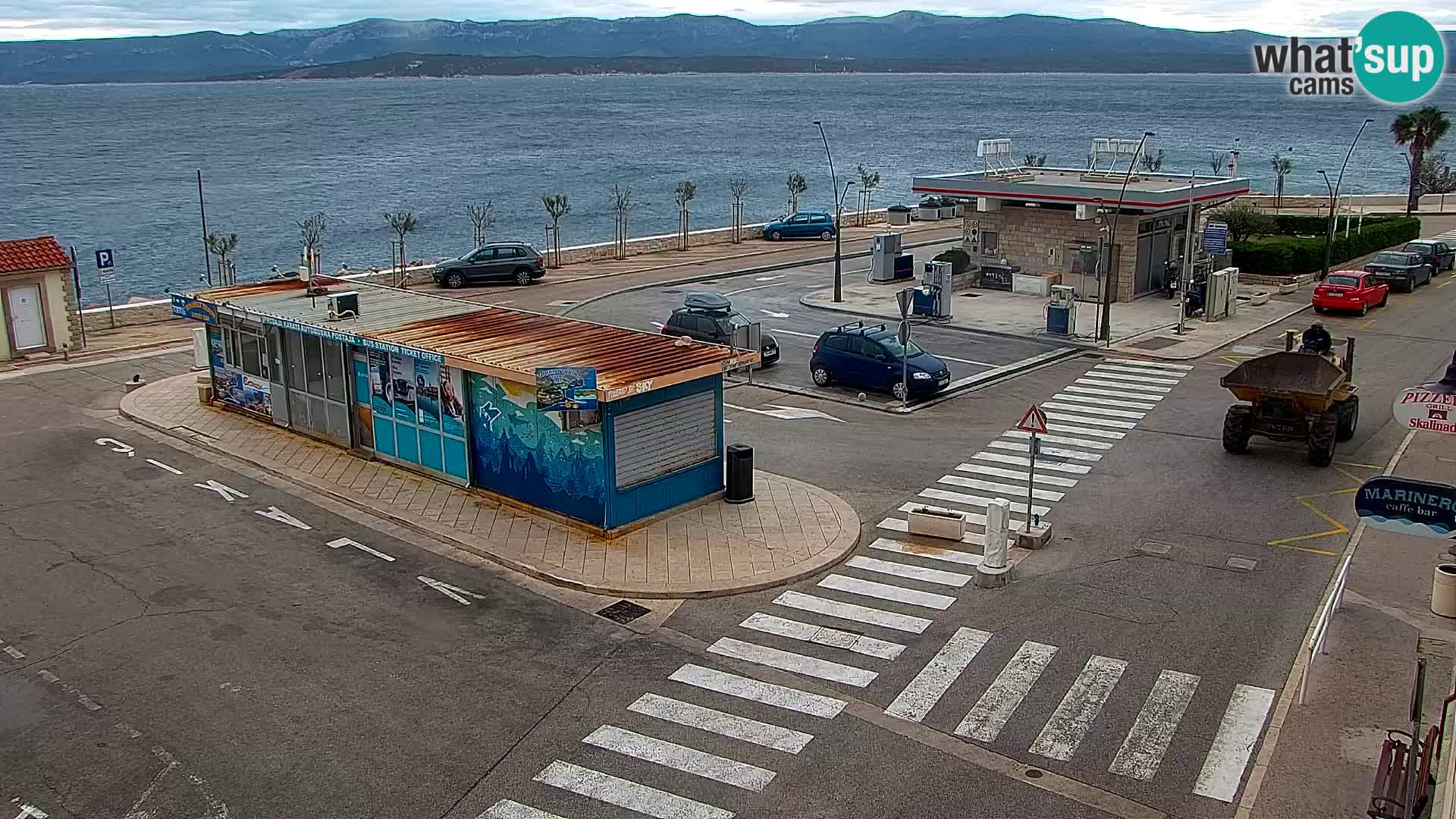 Web kamera Bol – Centar mjesta i marina | Pogled uživo