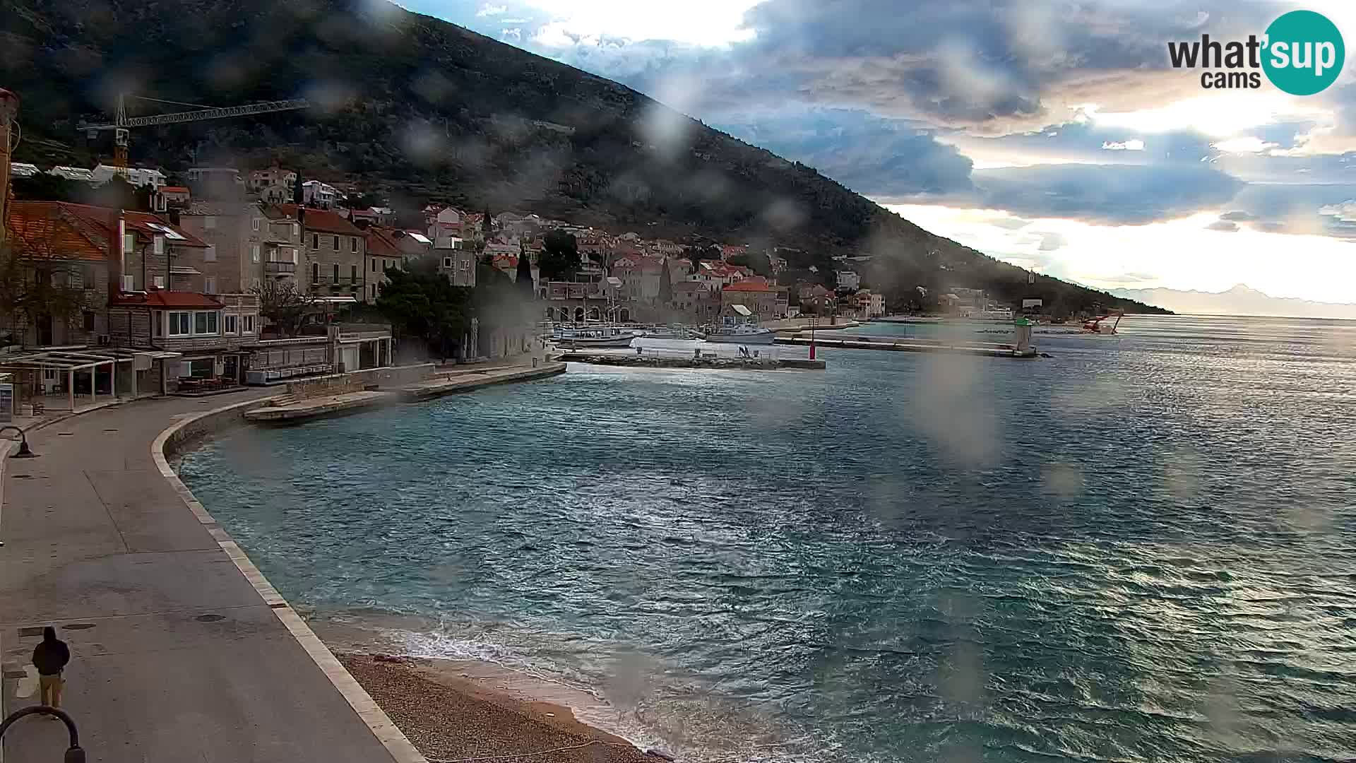 Webcam Bol Centro e Marina – Vista live dal porto di Bol