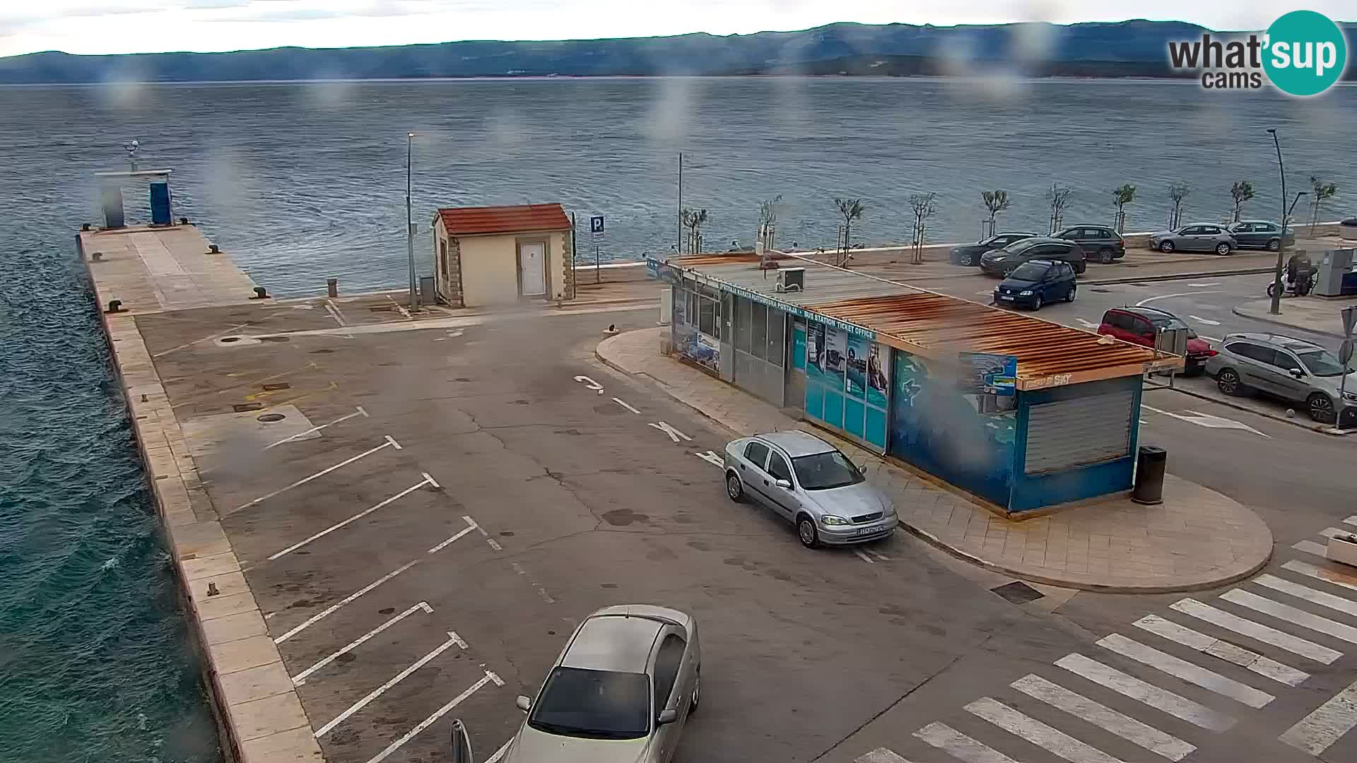 Web kamera Bol – Centar mjesta i marina | Pogled uživo