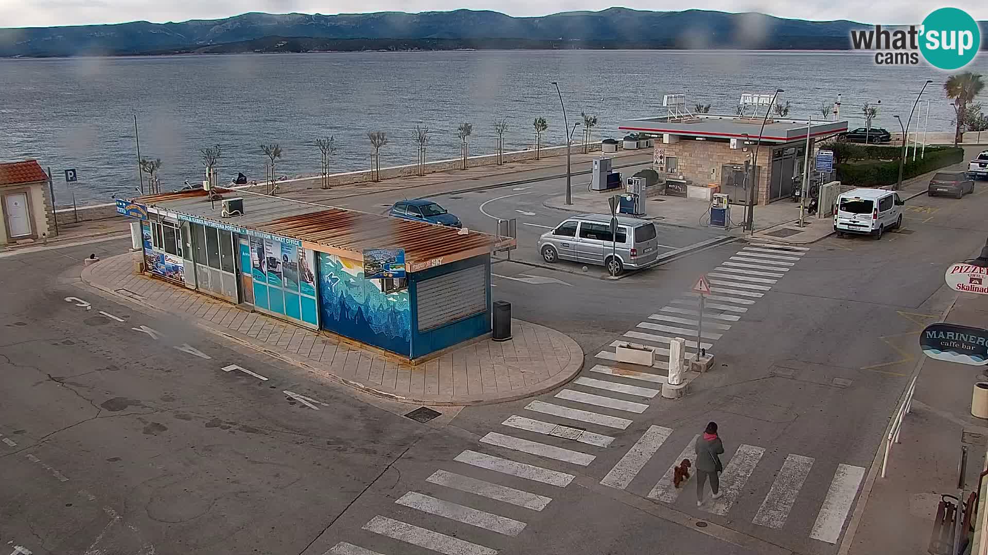 Web kamera Bol – Centar mjesta i marina | Pogled uživo