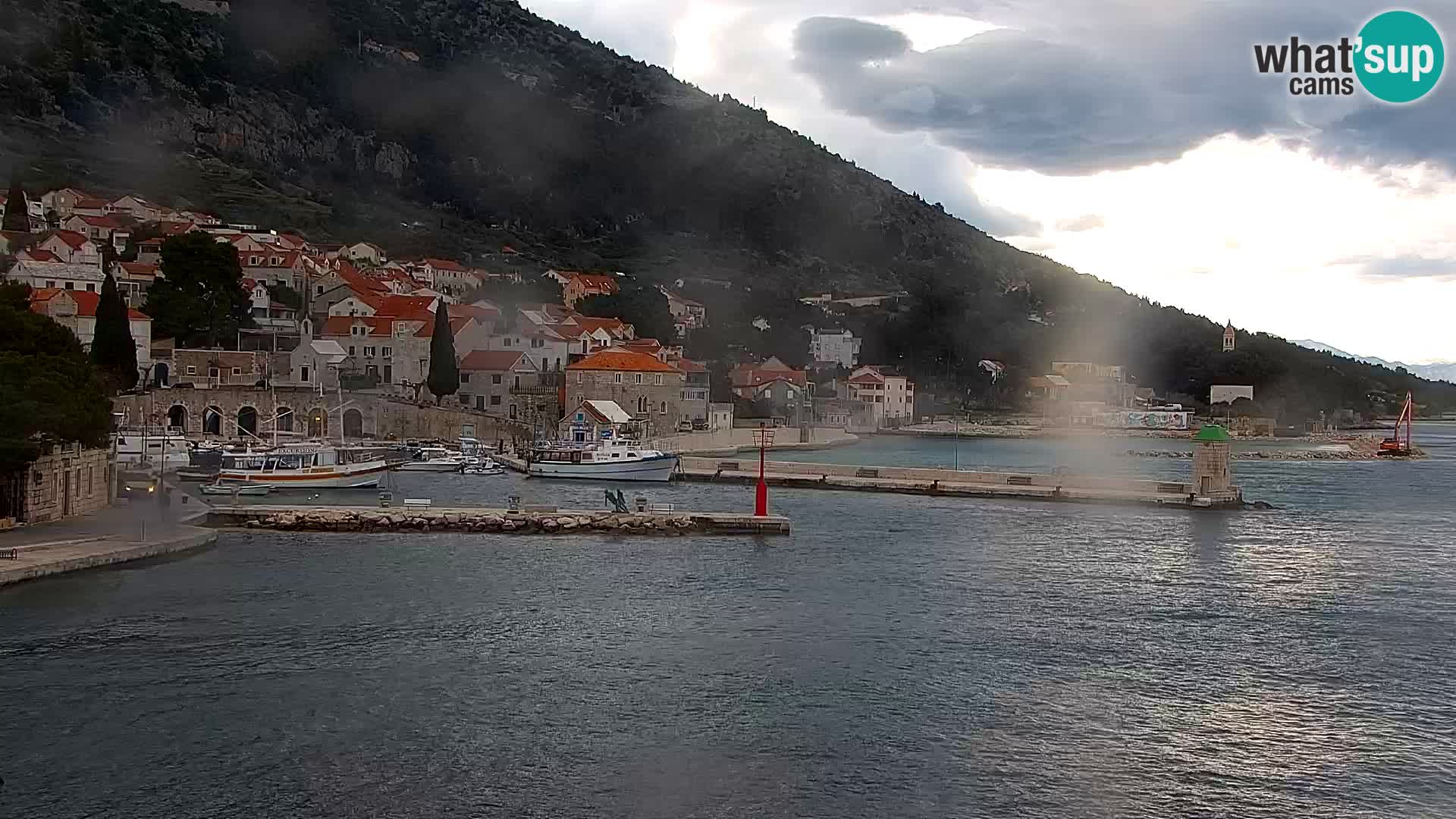Webcam Bol Hafen & Ortszentrum – Liveblick aus Bol auf der Insel Brač