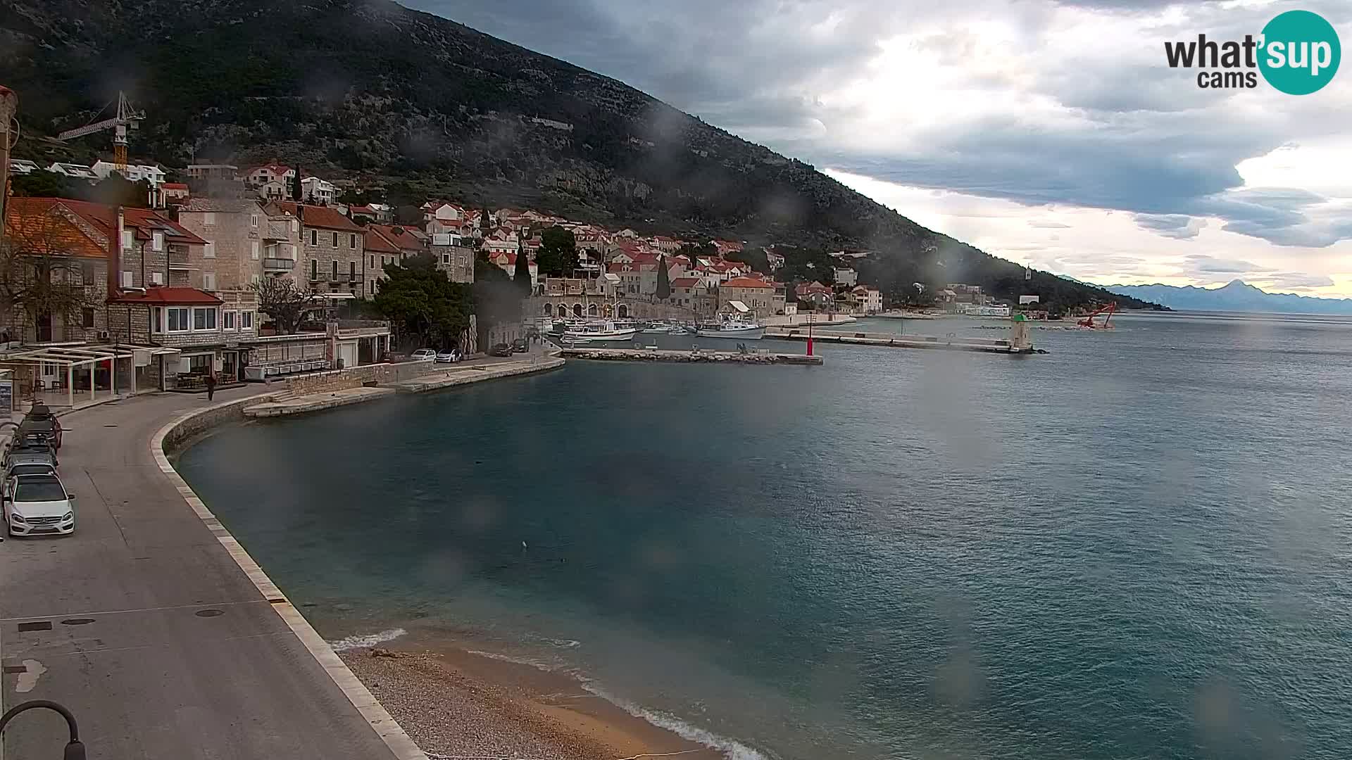 Web kamera Bol – Centar mjesta i marina | Pogled uživo