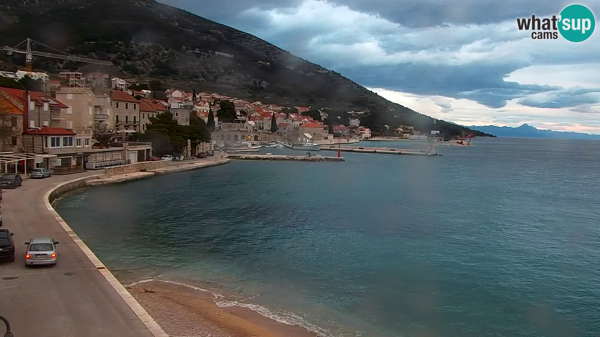 Web kamera Bol – Centar mjesta i marina | Pogled uživo