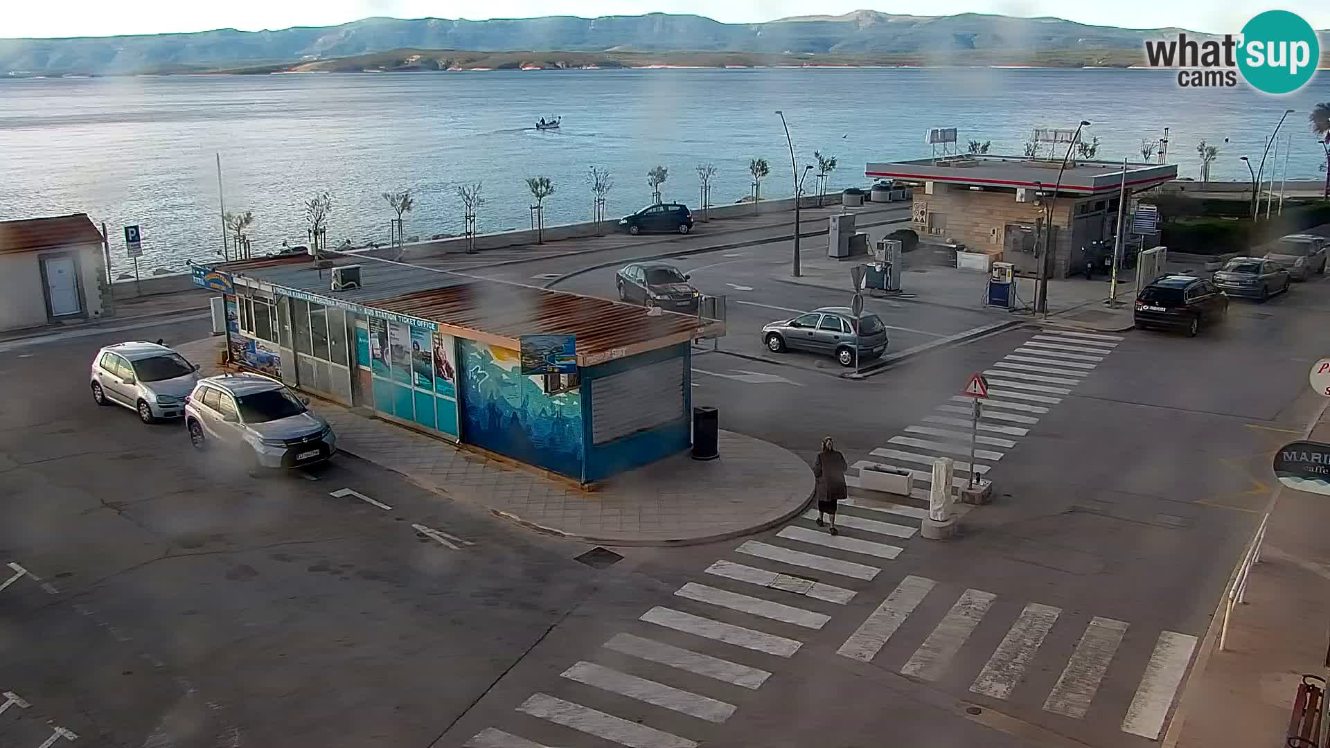 Web kamera Bol – Centar mjesta i marina | Pogled uživo