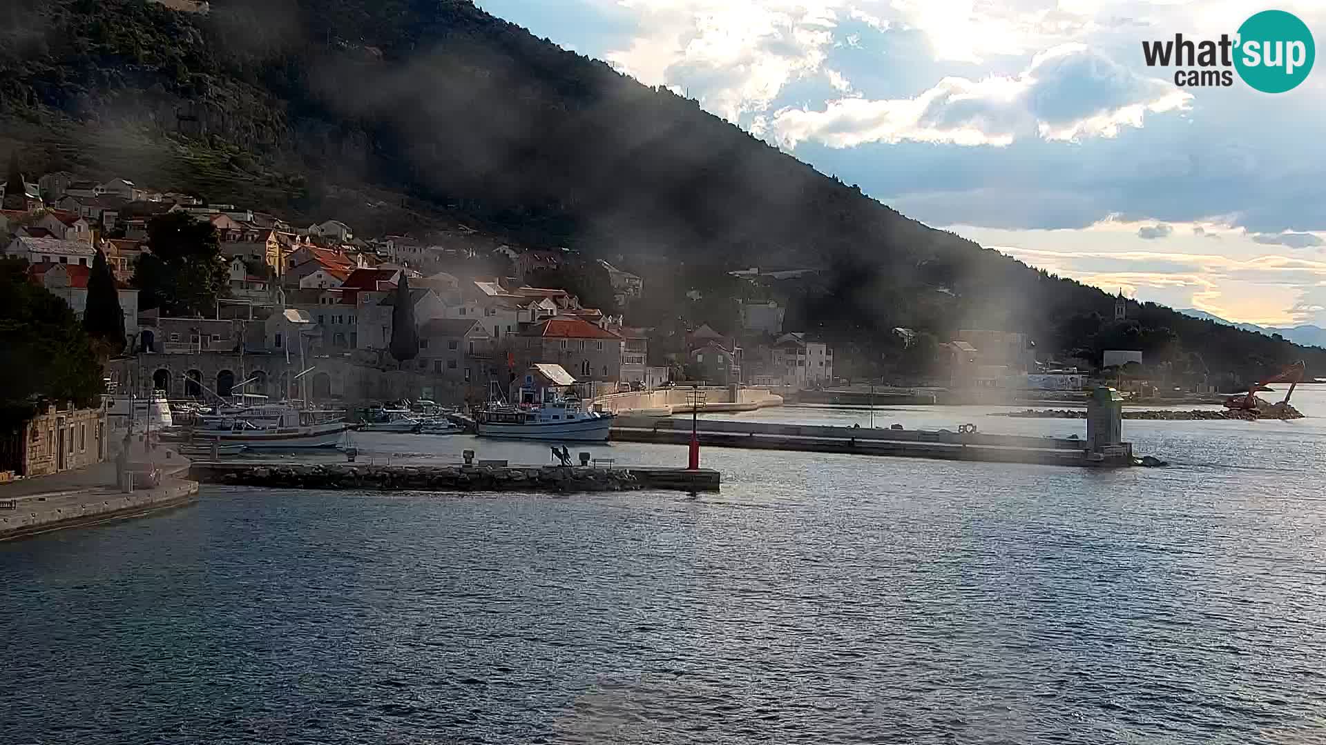 Webcam Bol Centro e Marina – Vista live dal porto di Bol