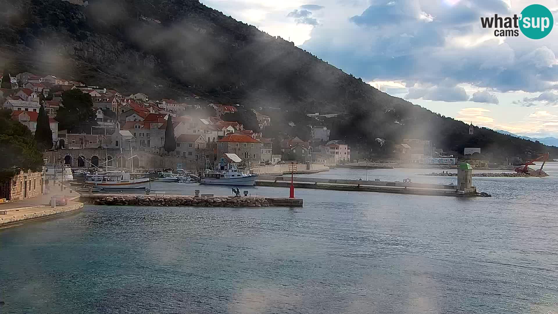 Webcam Bol Hafen & Ortszentrum – Liveblick aus Bol auf der Insel Brač