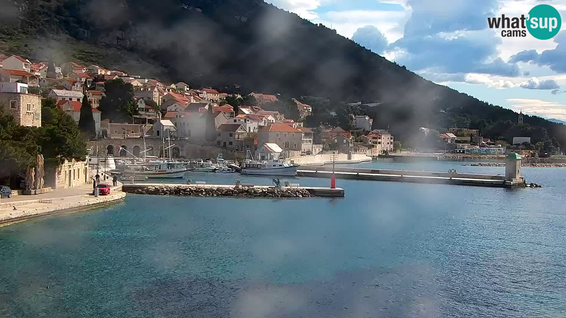 Web kamera Bol – Centar mjesta i marina | Pogled uživo