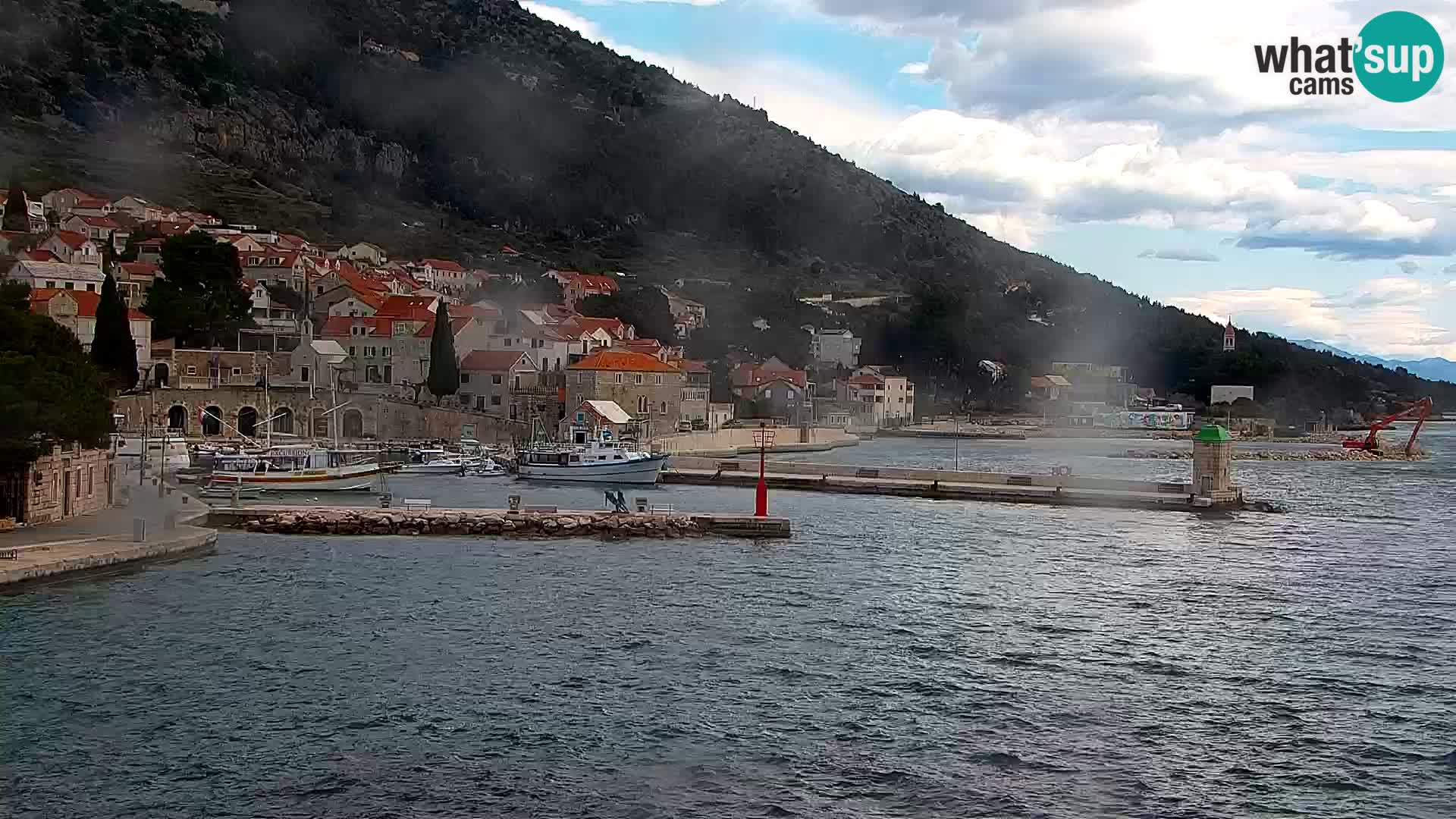 Web kamera Bol – Centar mjesta i marina | Pogled uživo