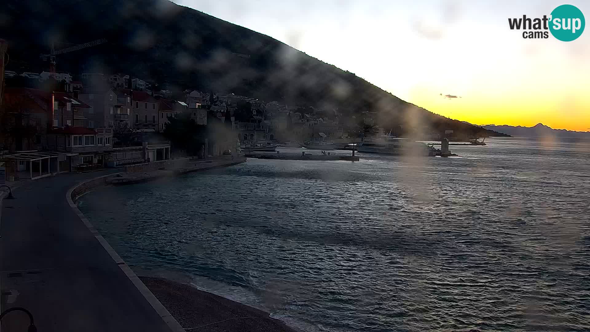 Webcam Bol Centro e Marina – Vista live dal porto di Bol