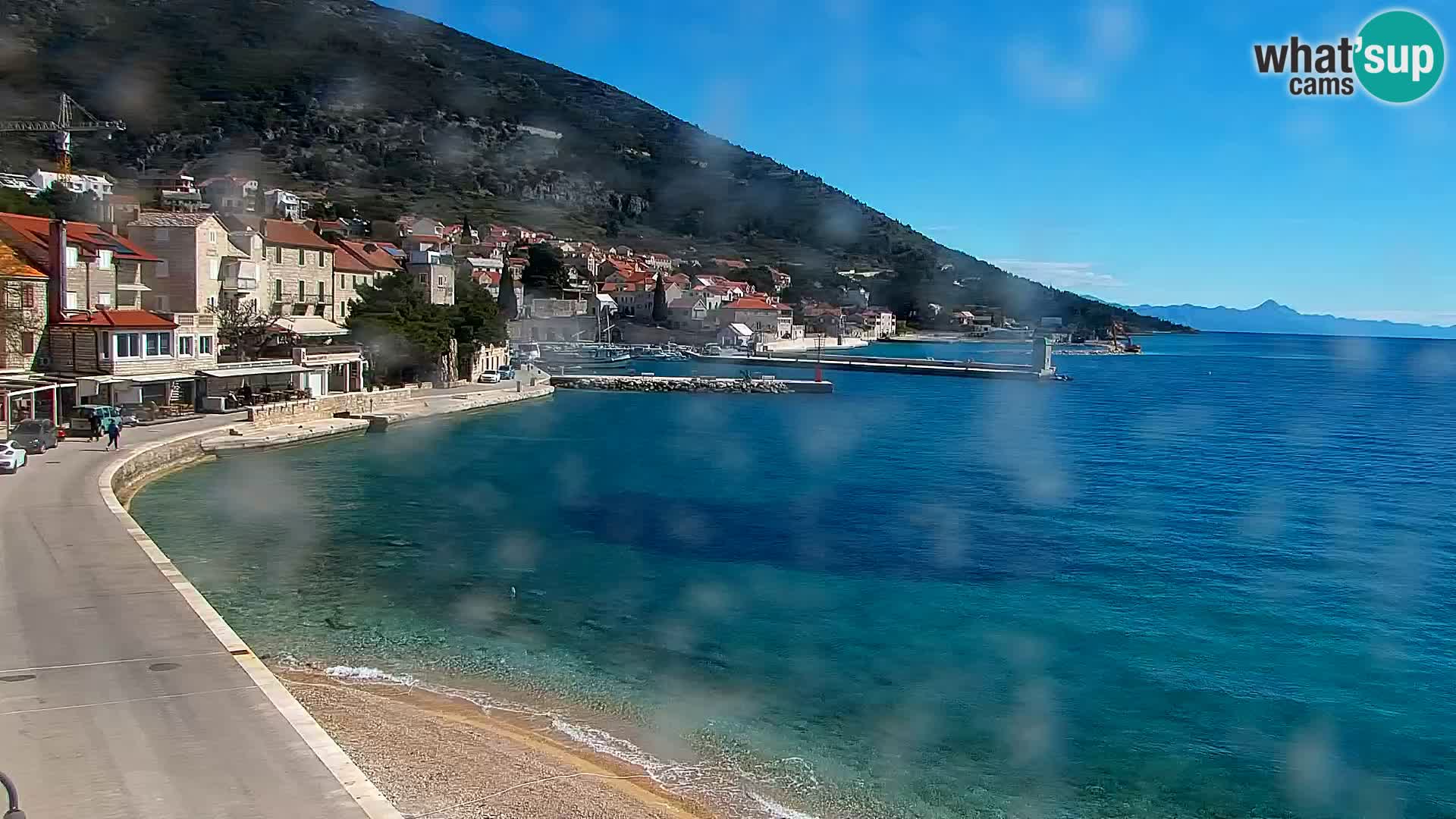 Web kamera Bol – Centar mjesta i marina | Pogled uživo