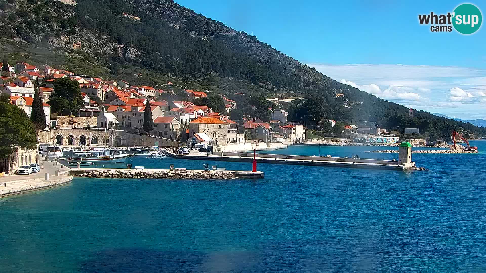 Web kamera Bol – Centar mjesta i marina | Pogled uživo