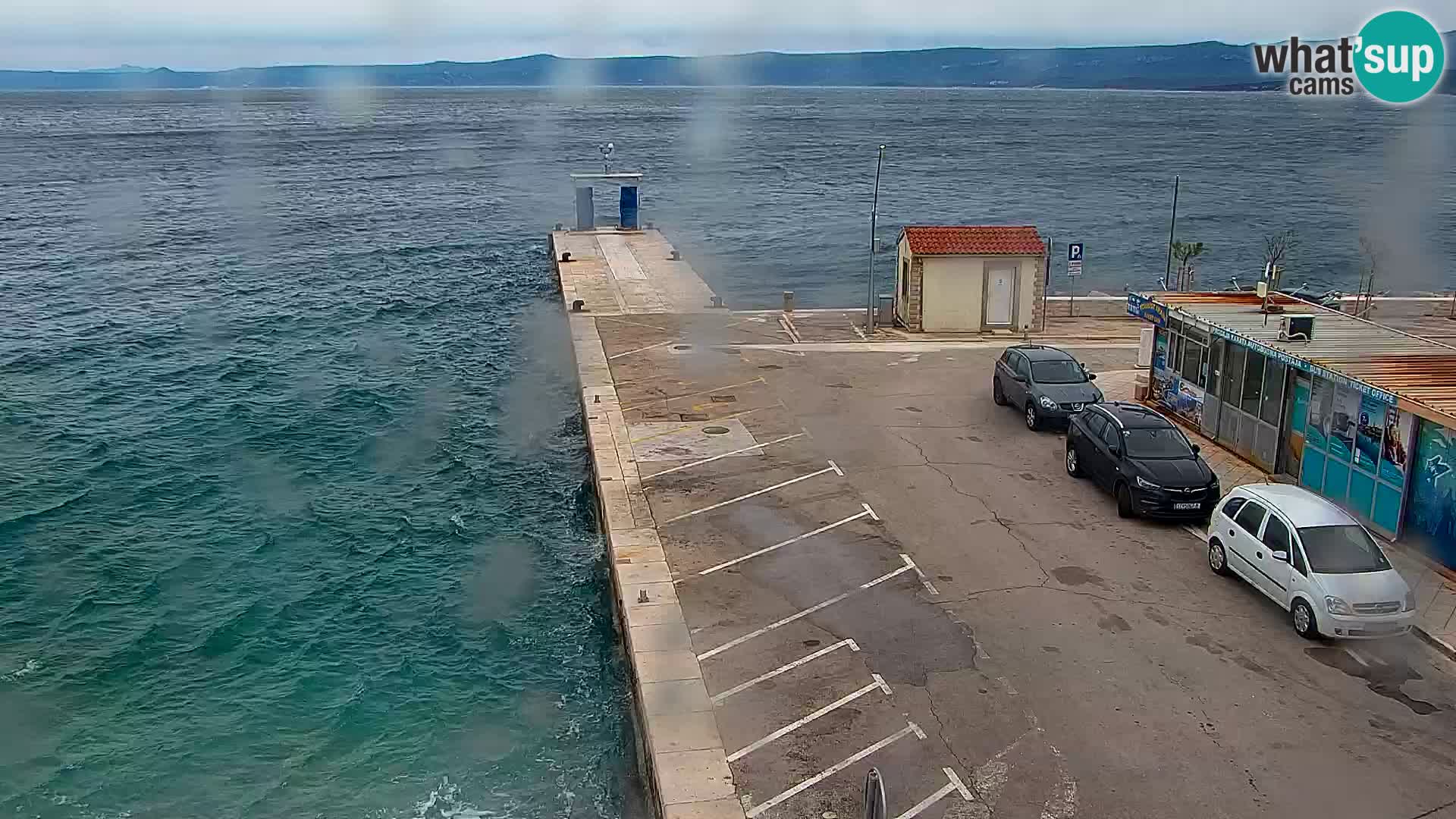 Web kamera Bol – Centar mjesta i marina | Pogled uživo