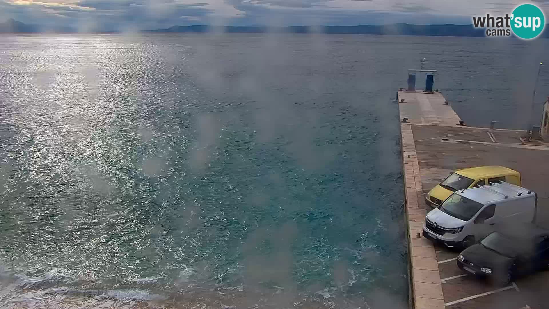 Web kamera Bol – Centar mjesta i marina | Pogled uživo