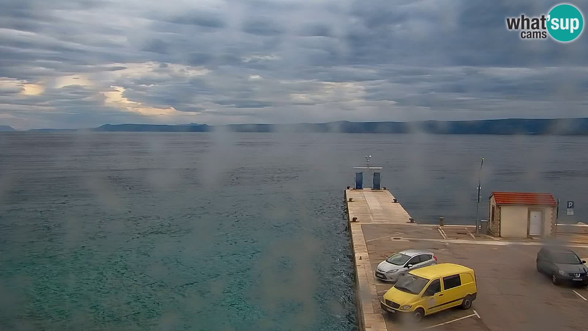 Web kamera Bol – Centar mjesta i marina | Pogled uživo