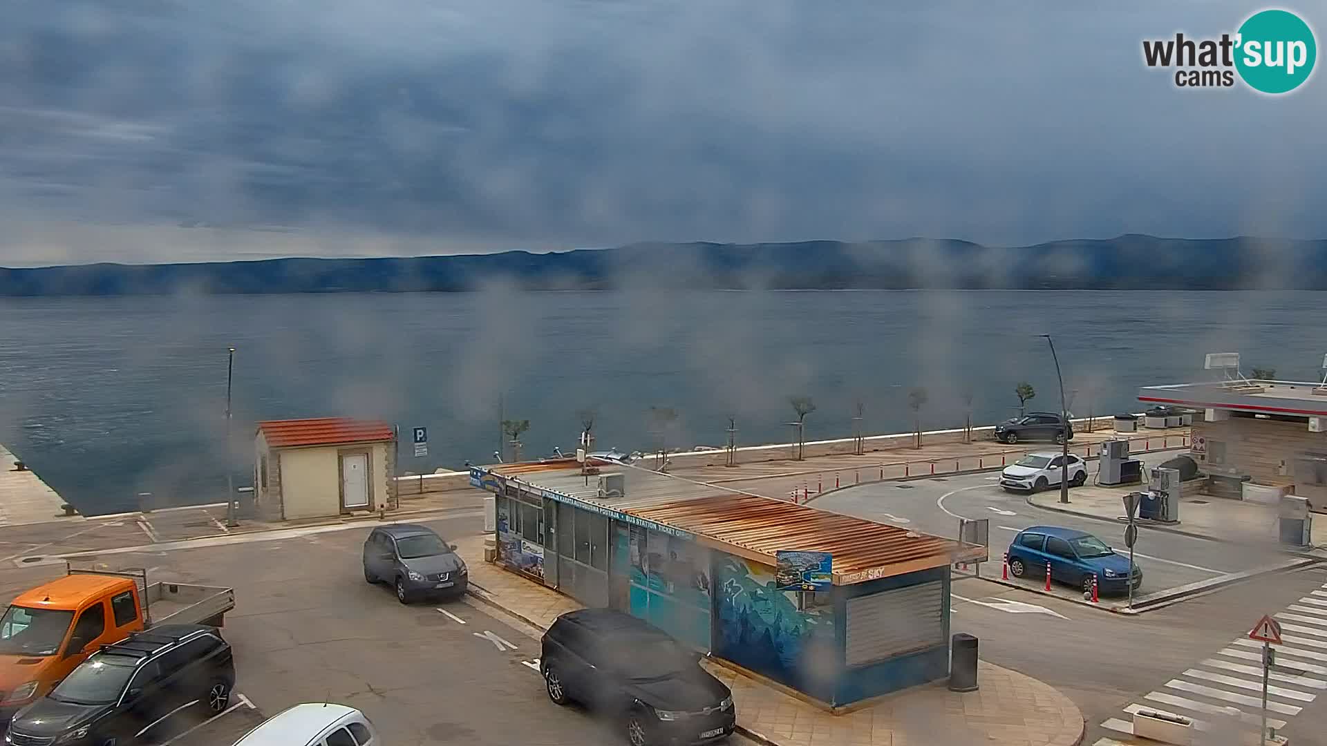 Web kamera Bol – Centar mjesta i marina | Pogled uživo