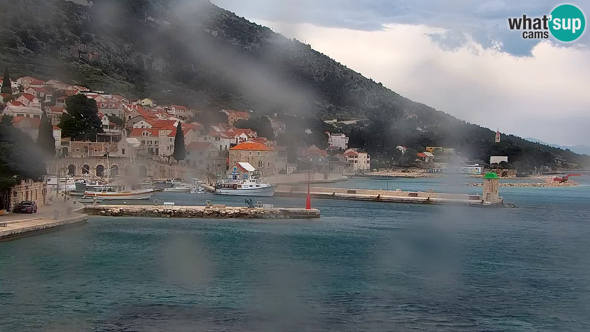 Webcam Bol Centro e Marina – Vista live dal porto di Bol