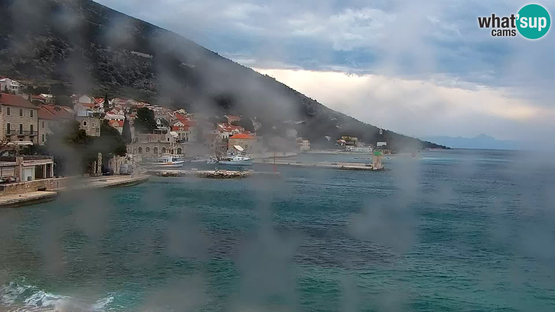 Webcam Bol Centro e Marina – Vista live dal porto di Bol