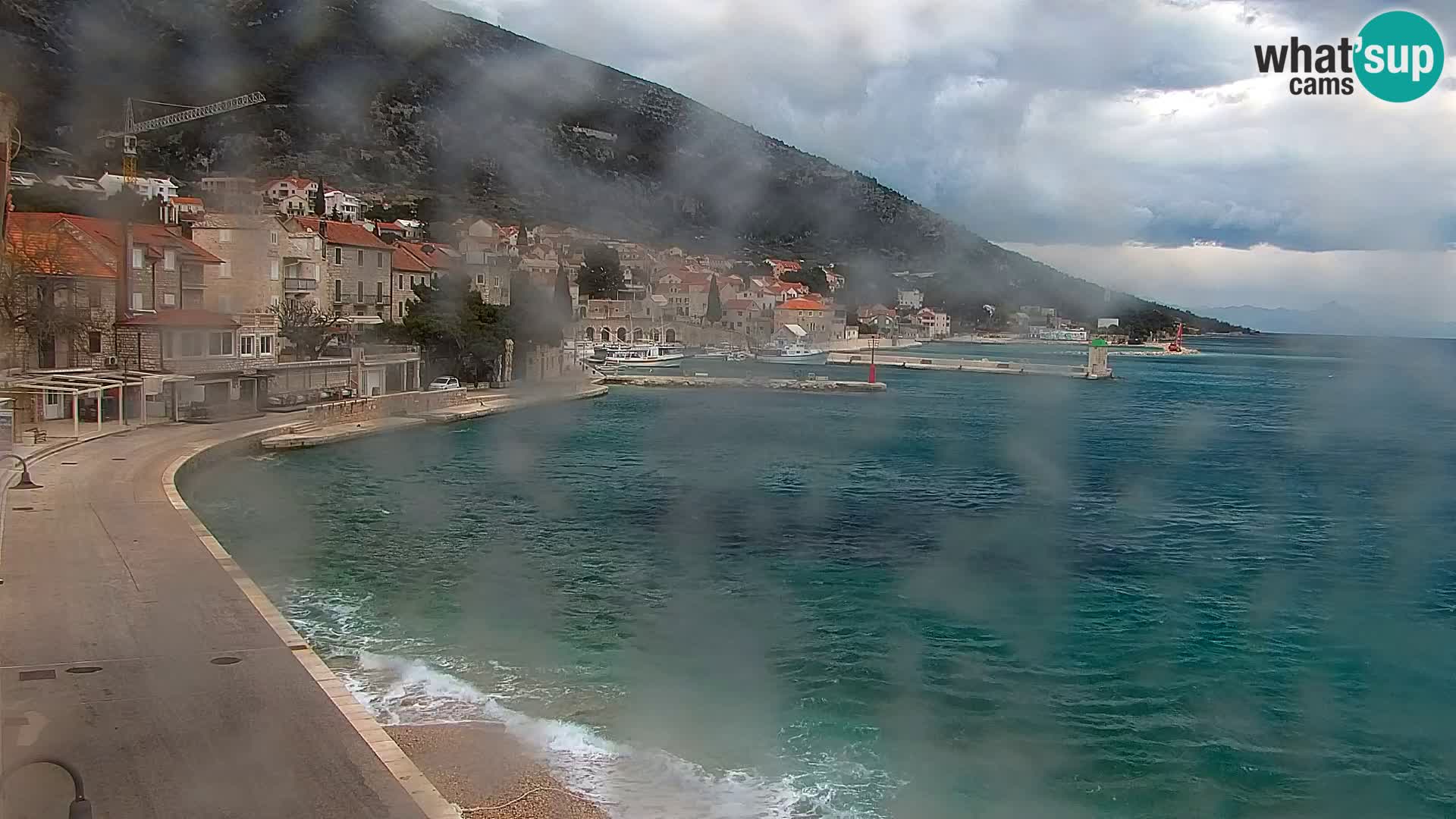 Web kamera Bol – Centar mjesta i marina | Pogled uživo