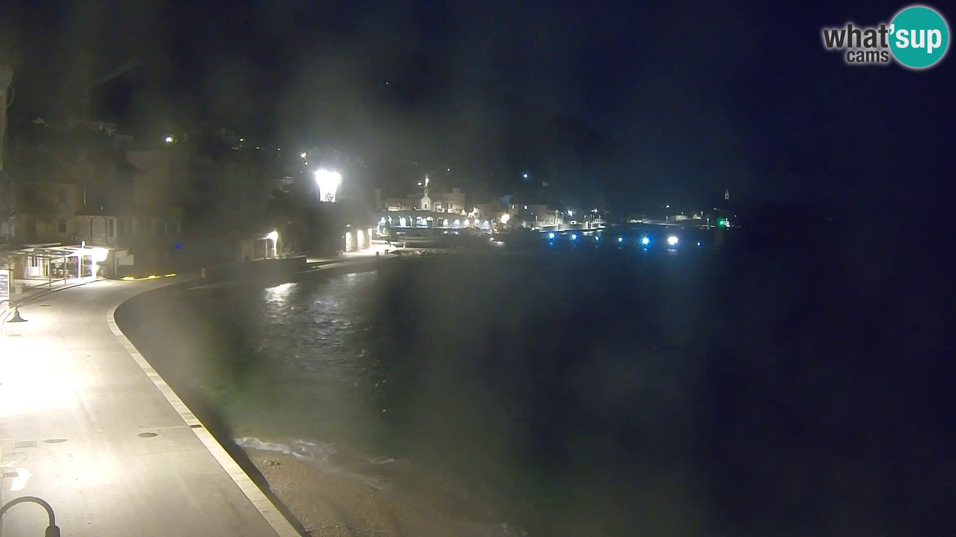 Spletna kamera Bol – Center mesta in marina v živo