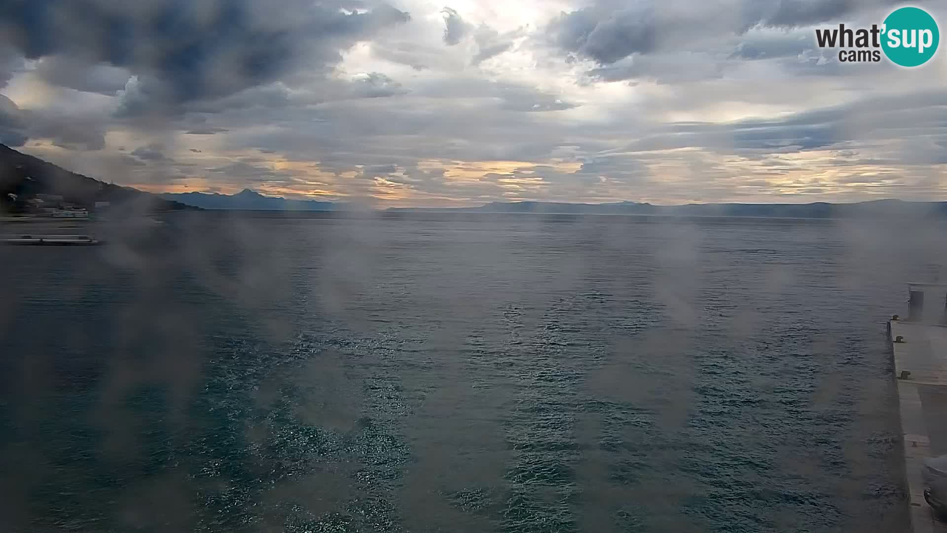 Web kamera Bol – Centar mjesta i marina | Pogled uživo