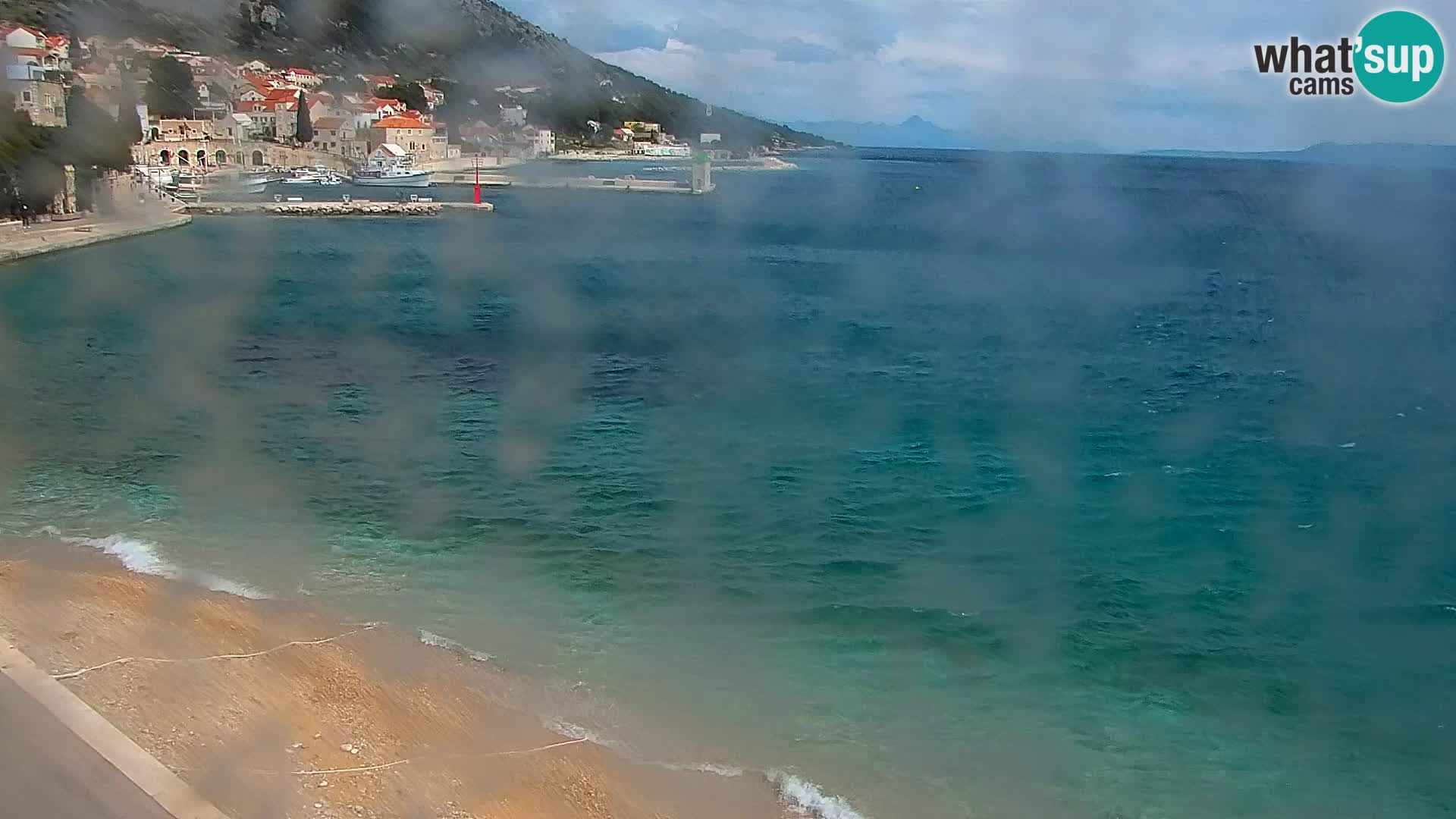 Web kamera Bol – Centar mjesta i marina | Pogled uživo