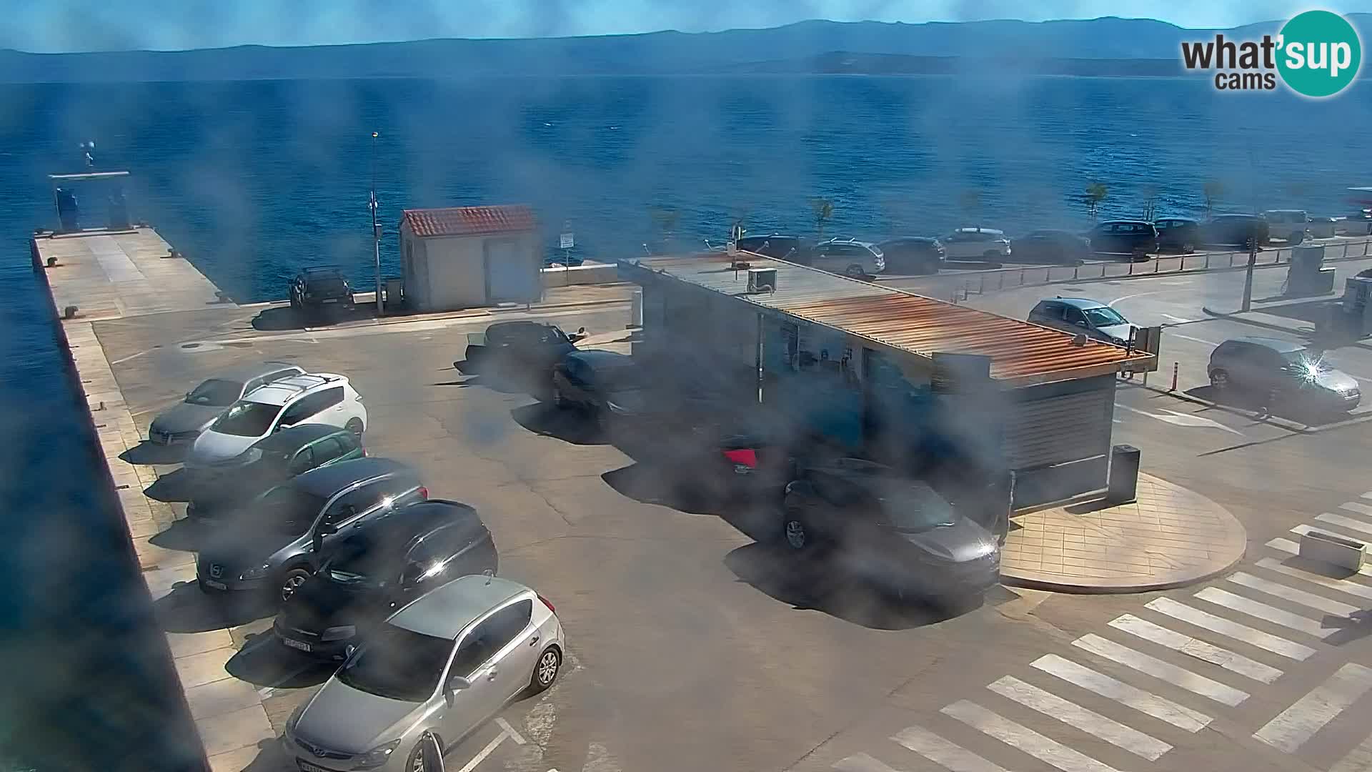 Web kamera Bol – Centar mjesta i marina | Pogled uživo