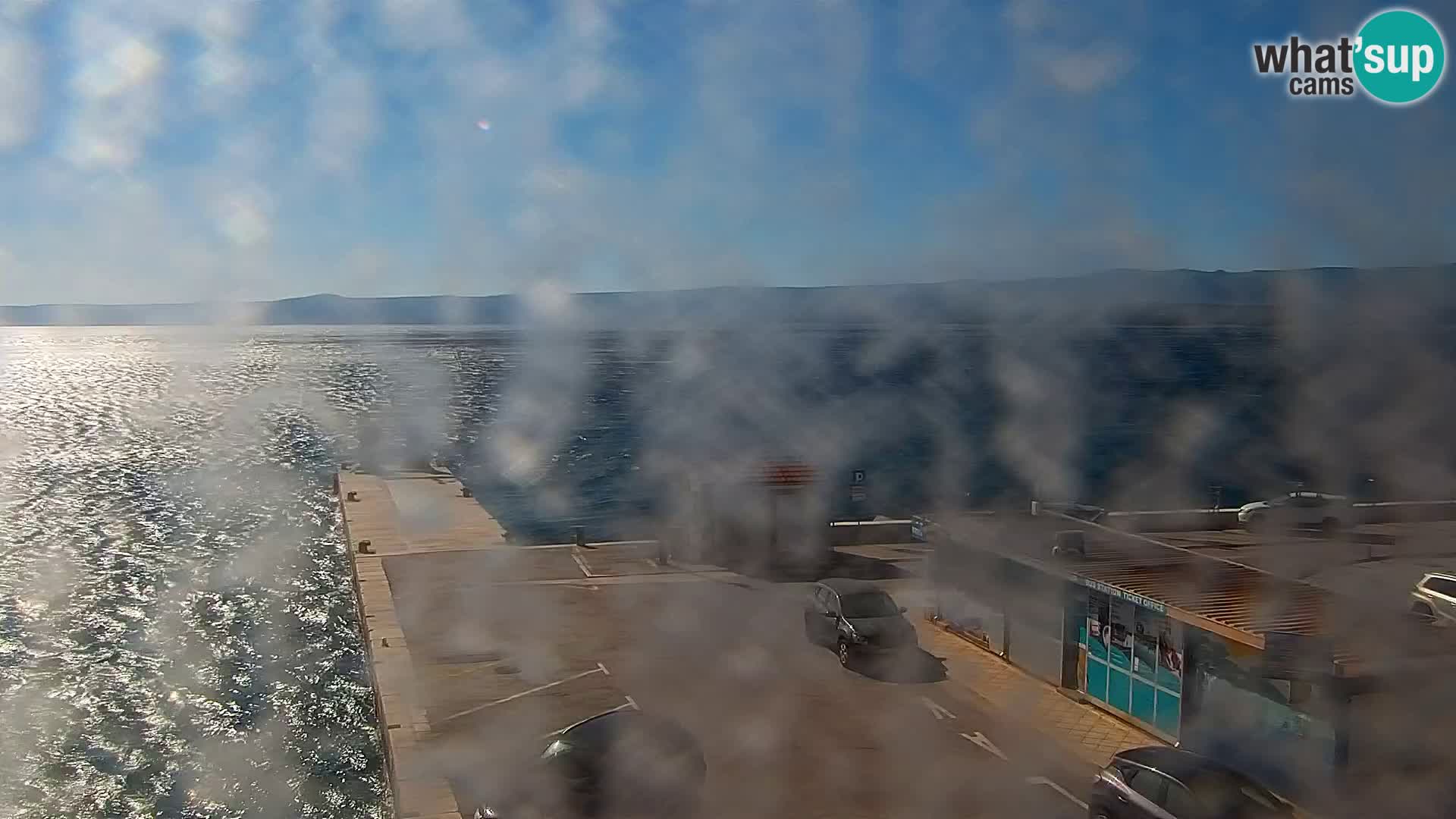 Web kamera Bol – Centar mjesta i marina | Pogled uživo