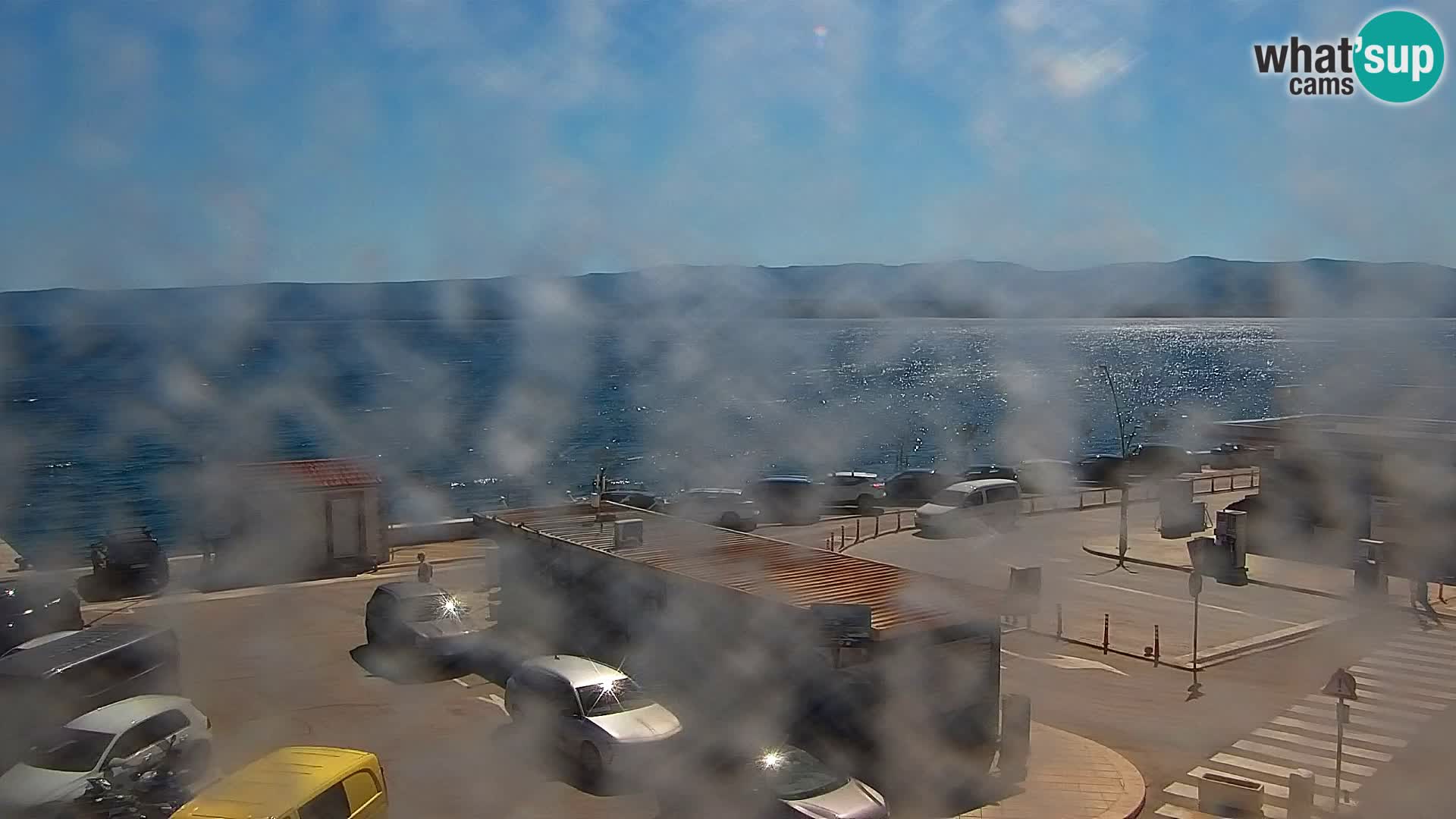 Web kamera Bol – Centar mjesta i marina | Pogled uživo