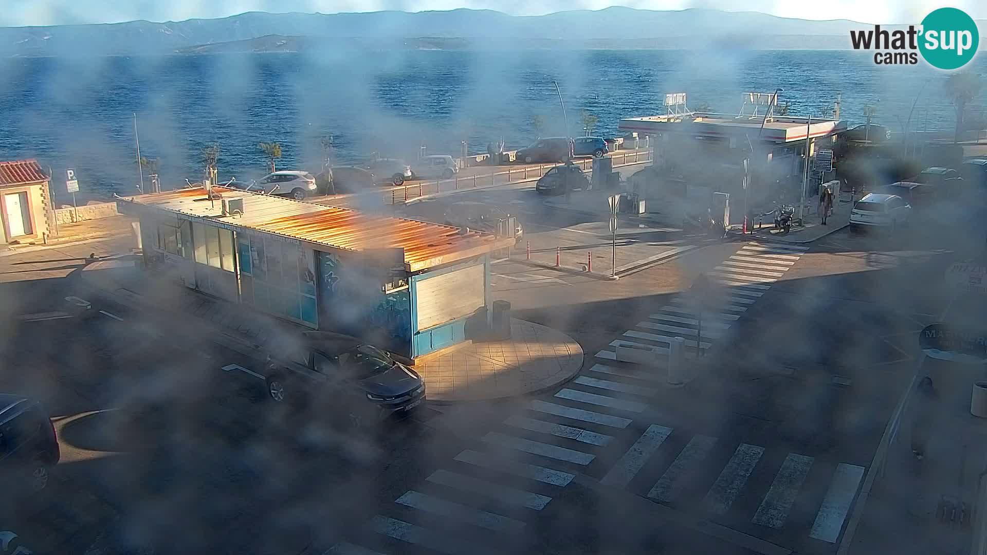 Web kamera Bol – Centar mjesta i marina | Pogled uživo