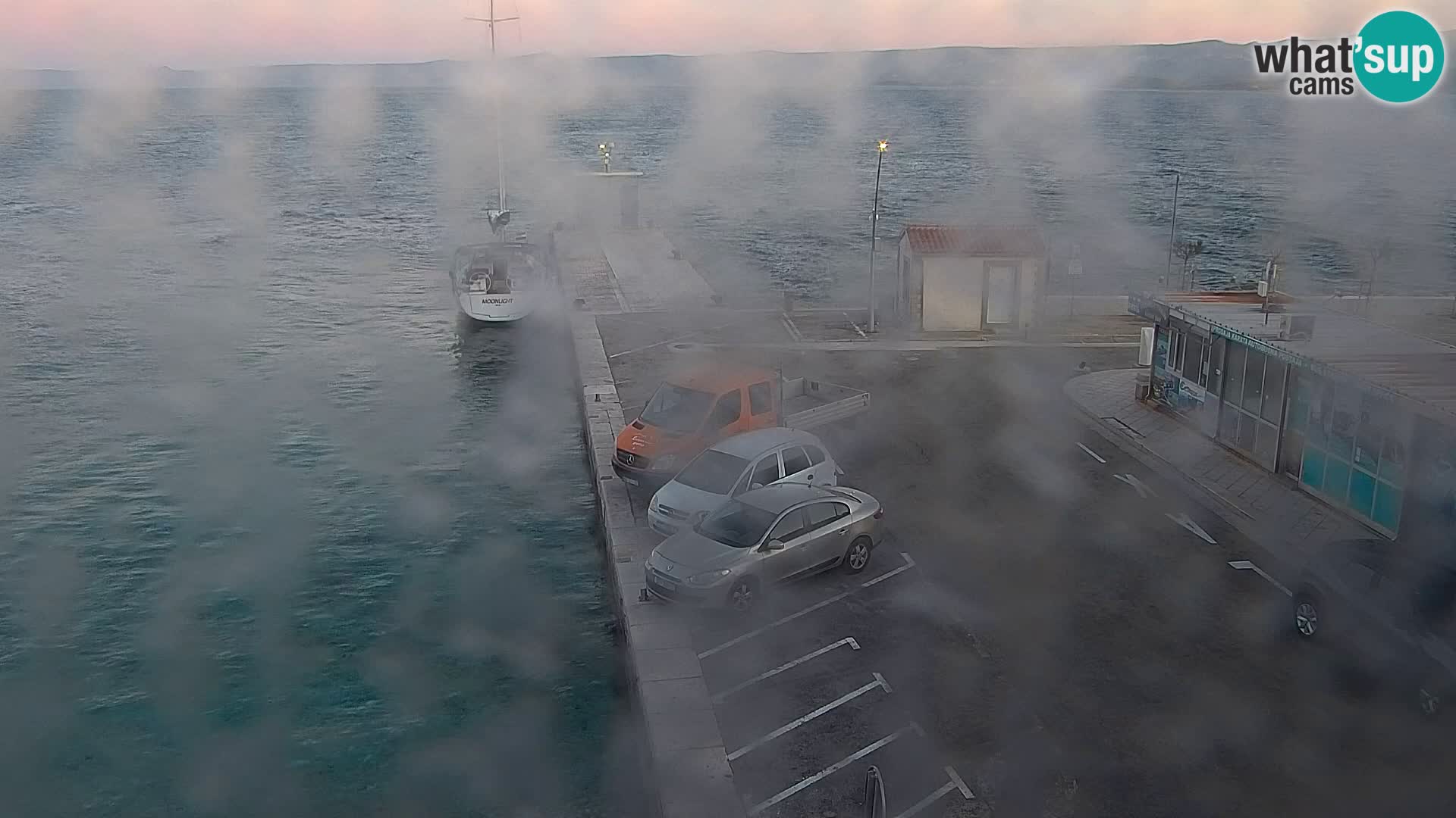 Webcam Bol Centro e Marina – Vista live dal porto di Bol