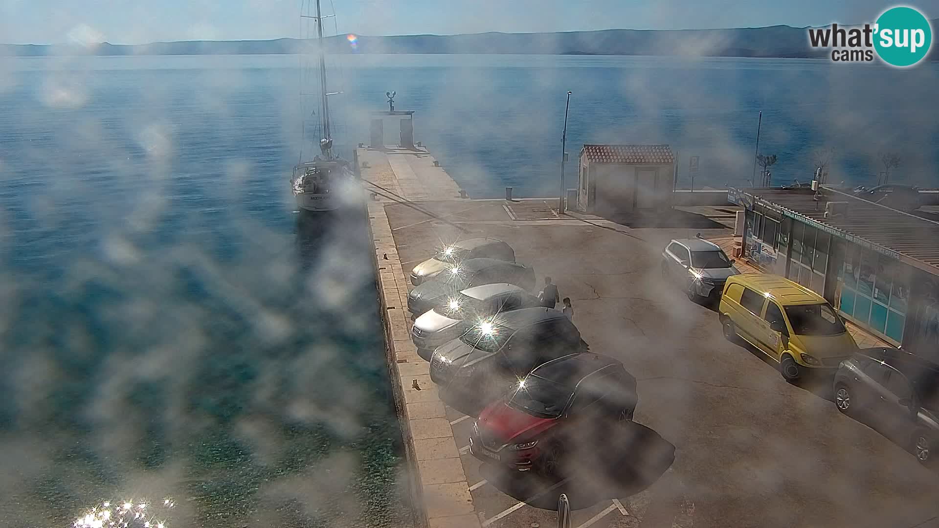 Web kamera Bol – Centar mjesta i marina | Pogled uživo