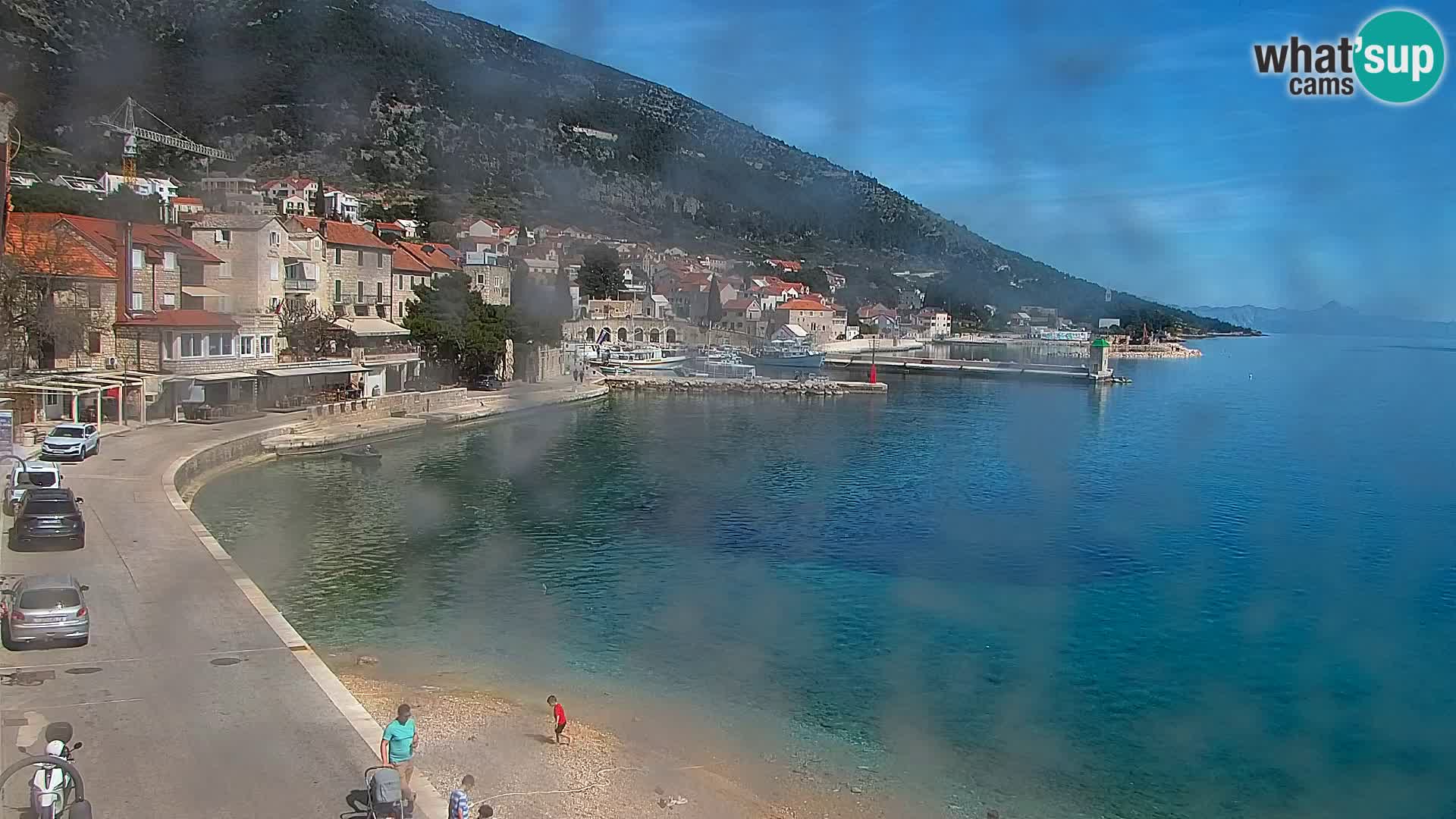 Web kamera Bol – Centar mjesta i marina | Pogled uživo