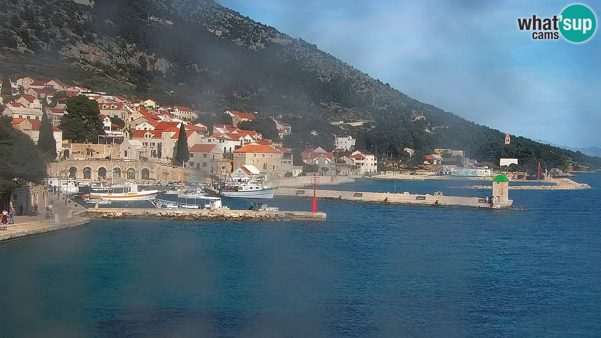 Web kamera Bol – Centar mjesta i marina | Pogled uživo