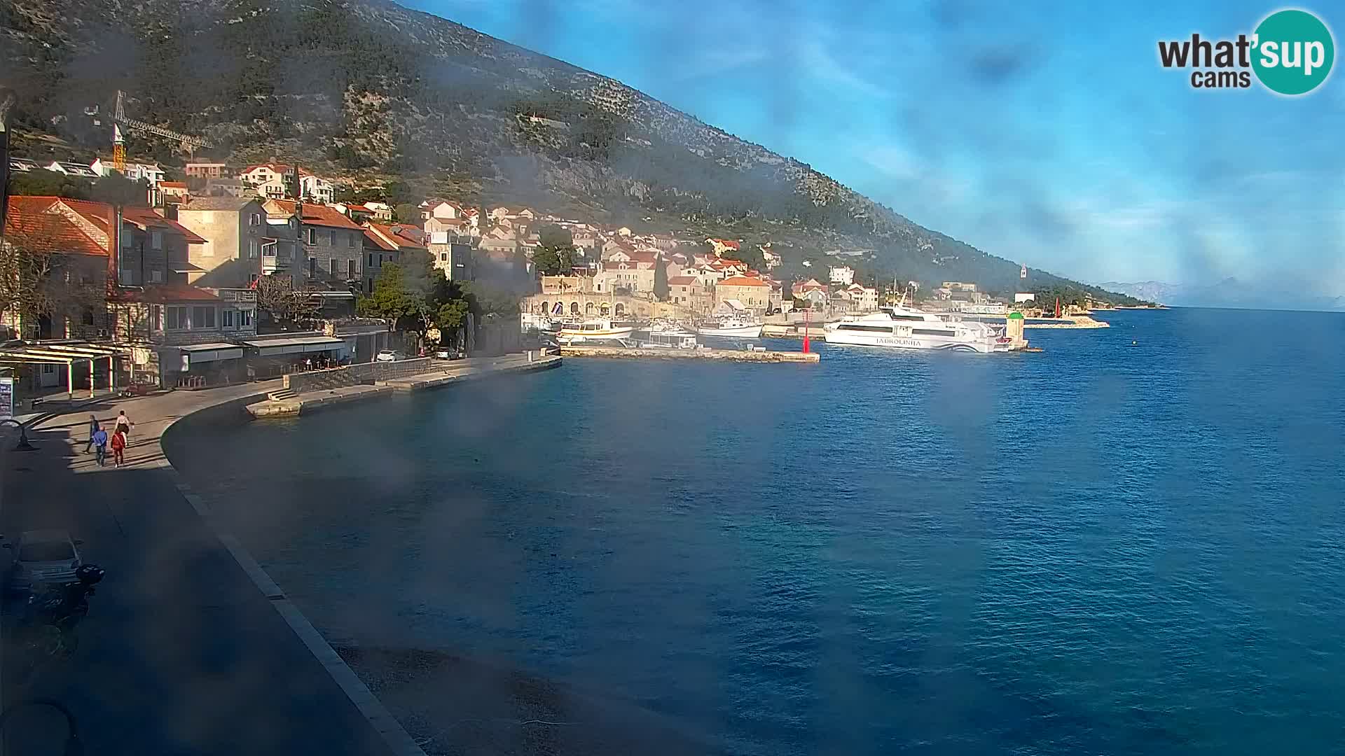 Web kamera Bol – Centar mjesta i marina | Pogled uživo