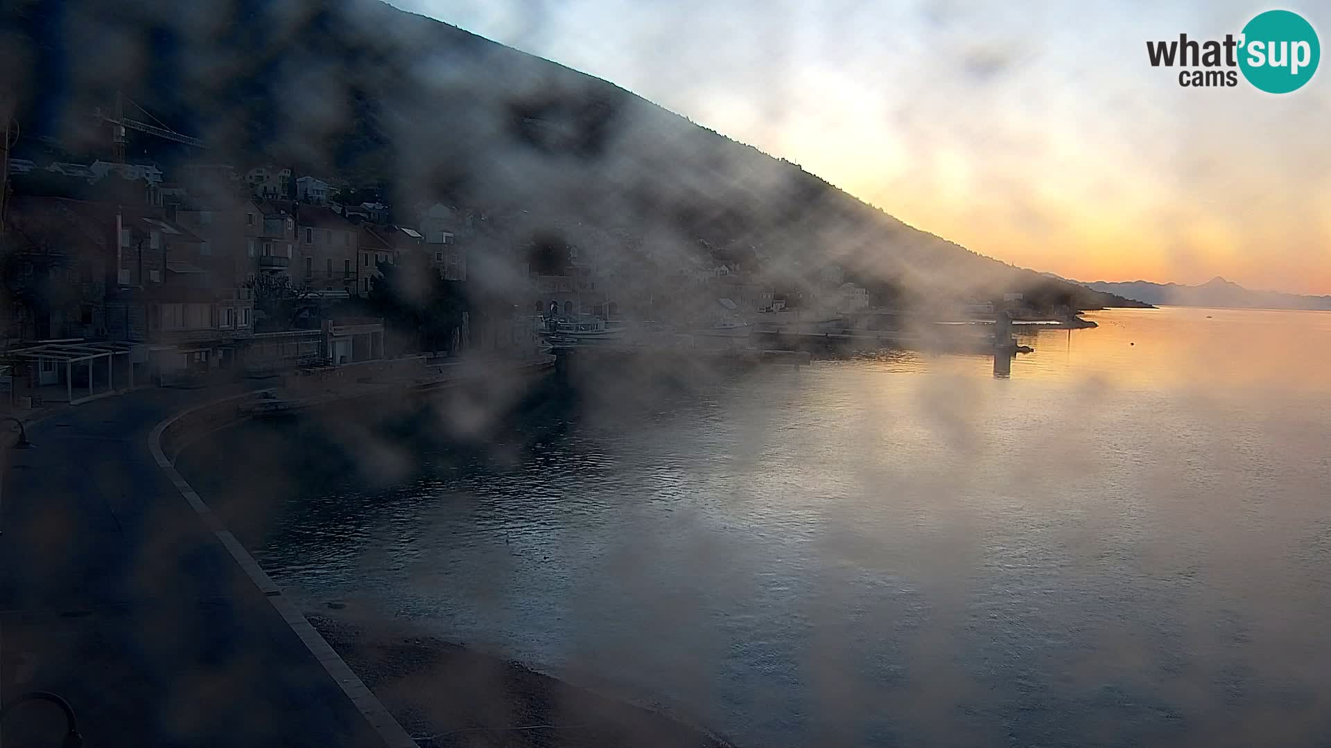 Web kamera Bol – Centar mjesta i marina | Pogled uživo