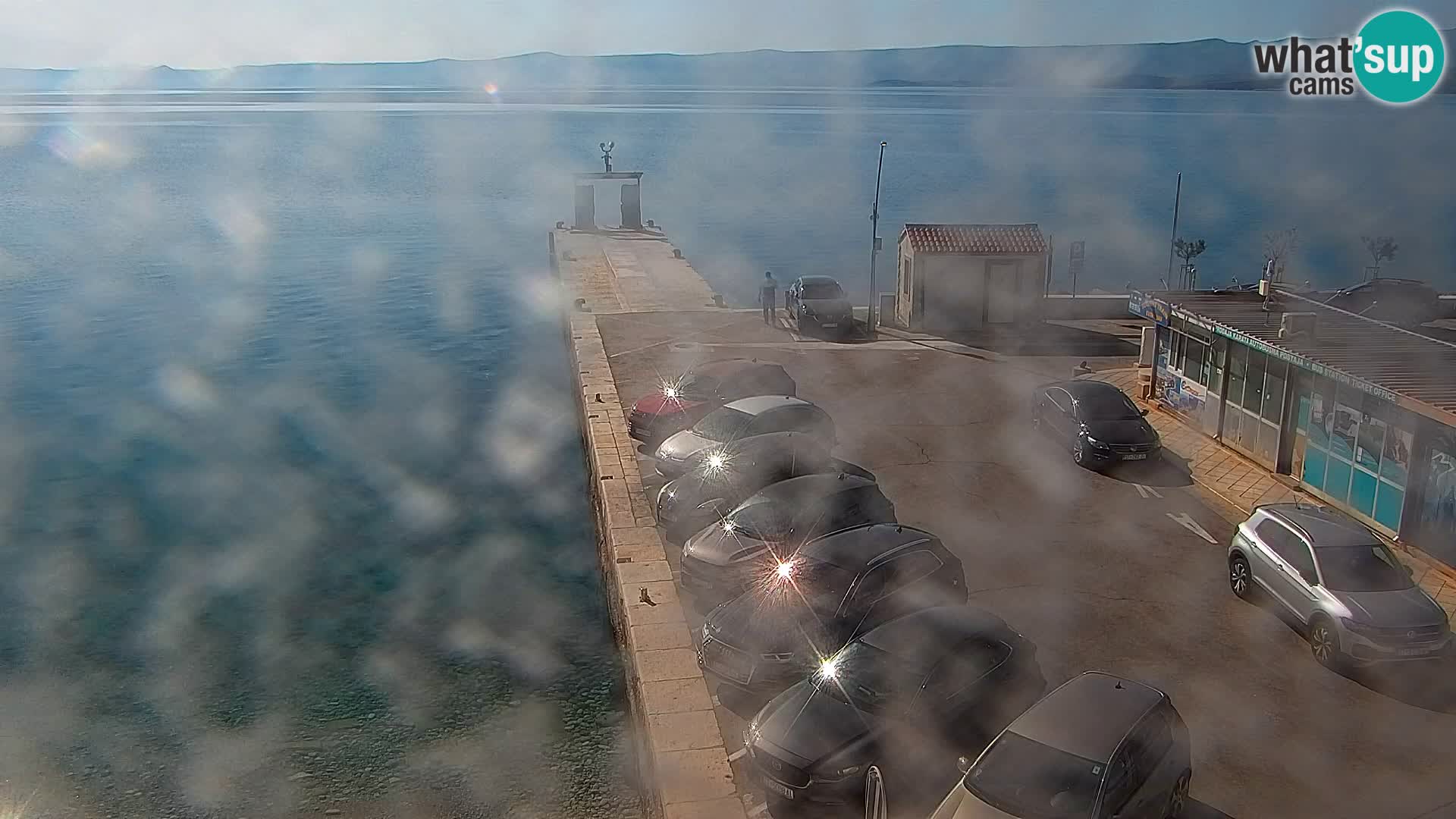 Web kamera Bol – Centar mjesta i marina | Pogled uživo