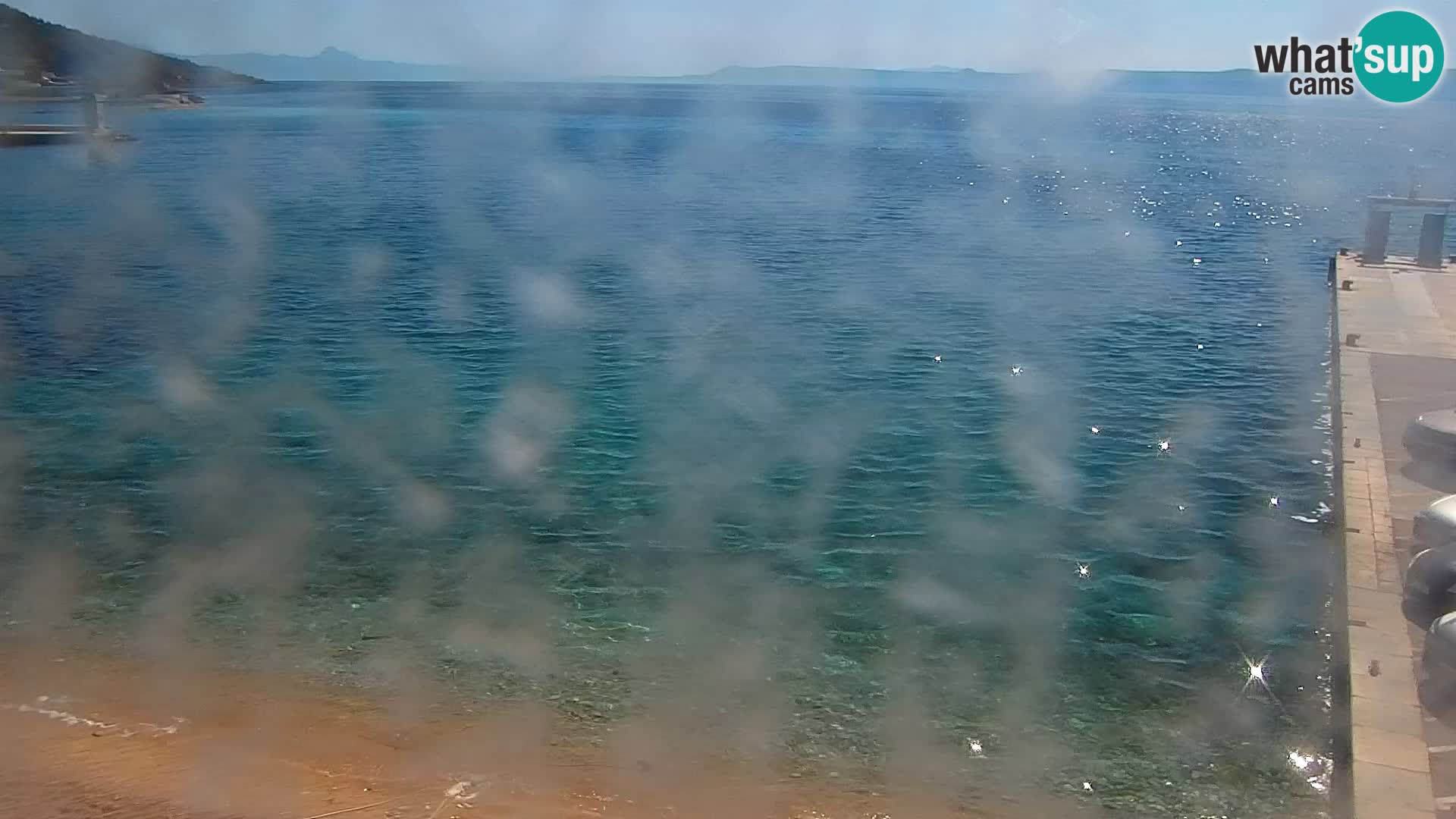 Spletna kamera Bol – Center mesta in marina v živo