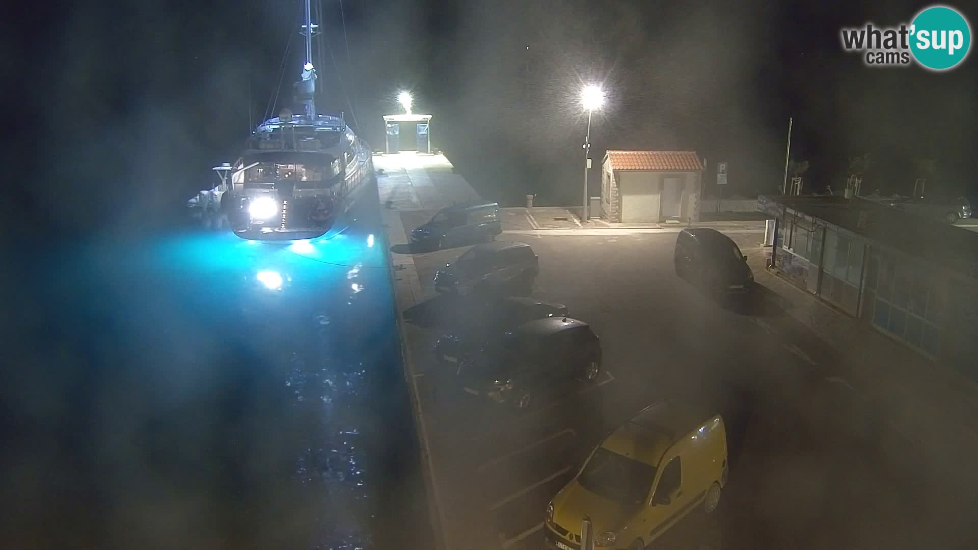 Web kamera Bol – Centar mjesta i marina | Pogled uživo