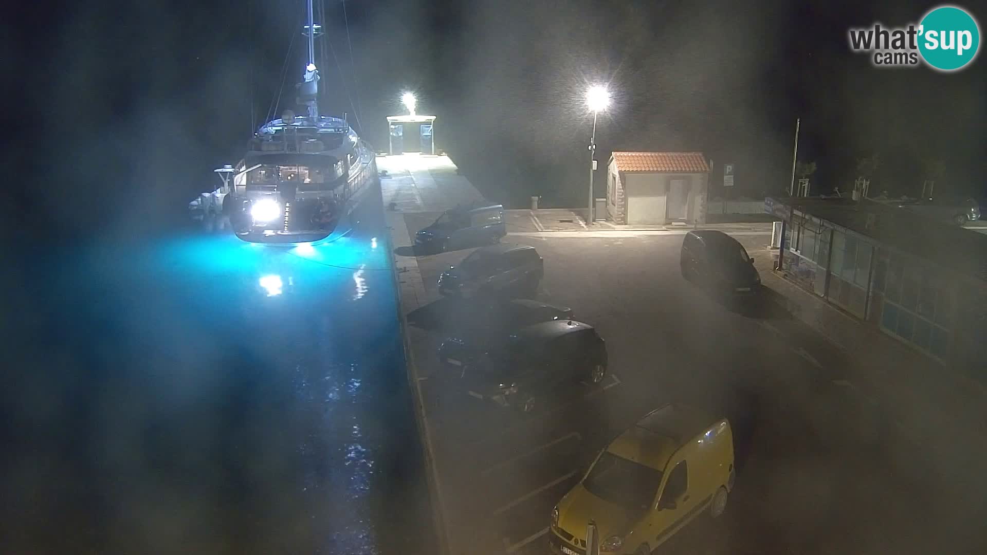 Web kamera Bol – Centar mjesta i marina | Pogled uživo