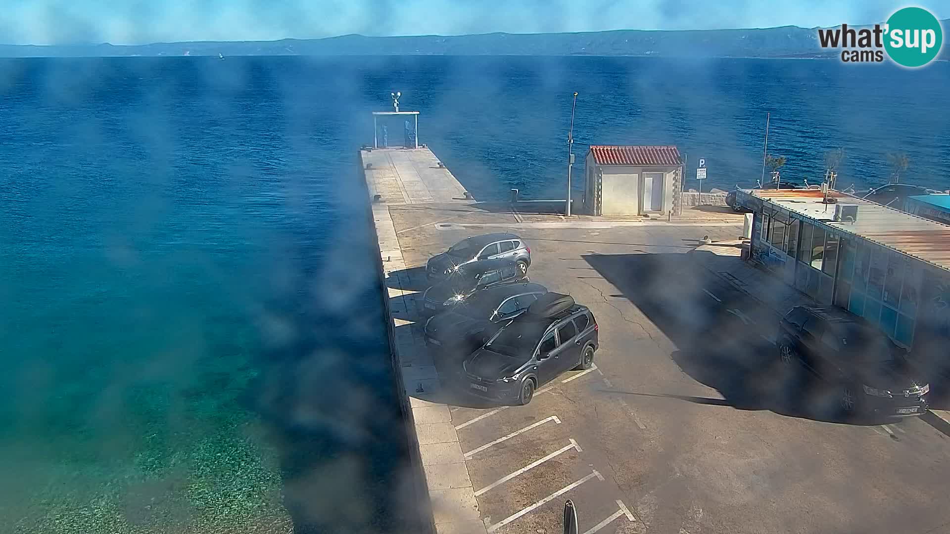 Web kamera Bol – Centar mjesta i marina | Pogled uživo