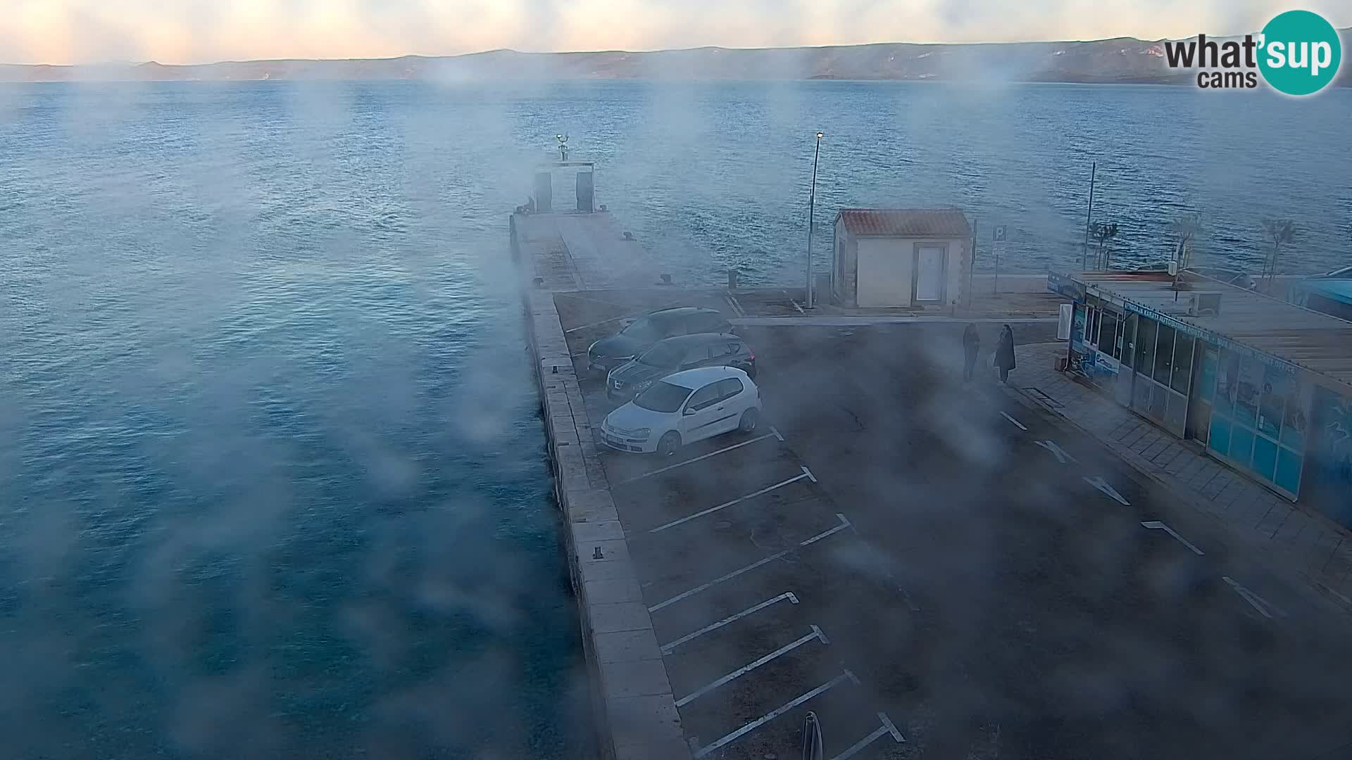 Web kamera Bol – Centar mjesta i marina | Pogled uživo