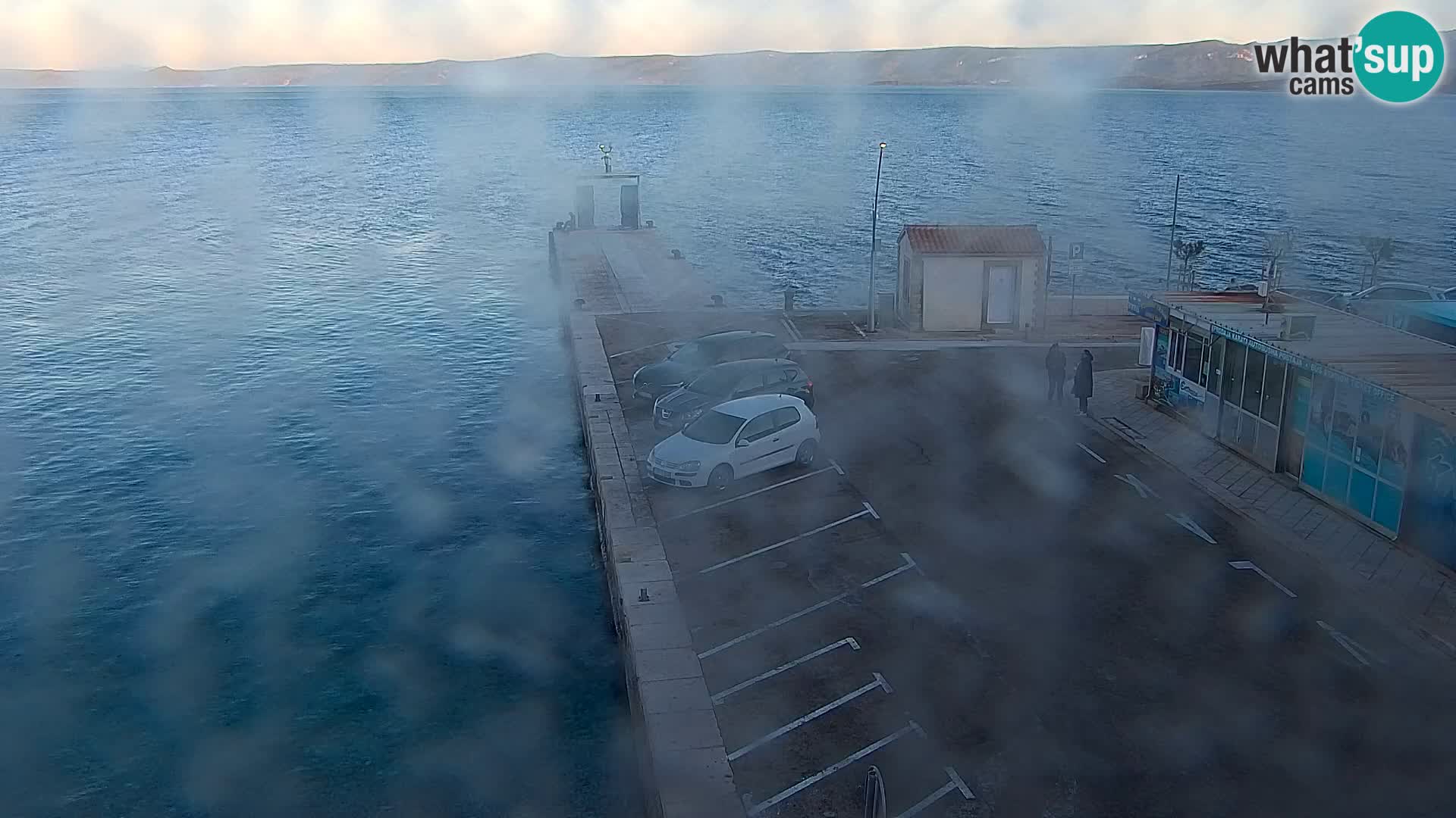 Web kamera Bol – Centar mjesta i marina | Pogled uživo