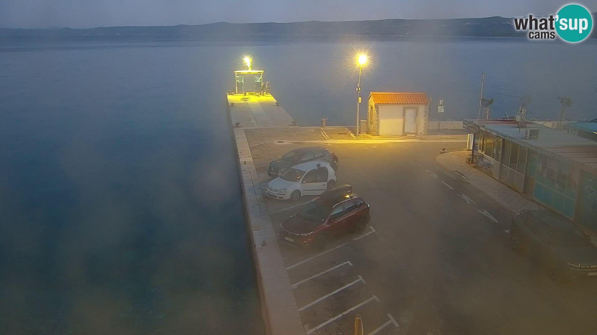 Web kamera Bol – Centar mjesta i marina | Pogled uživo