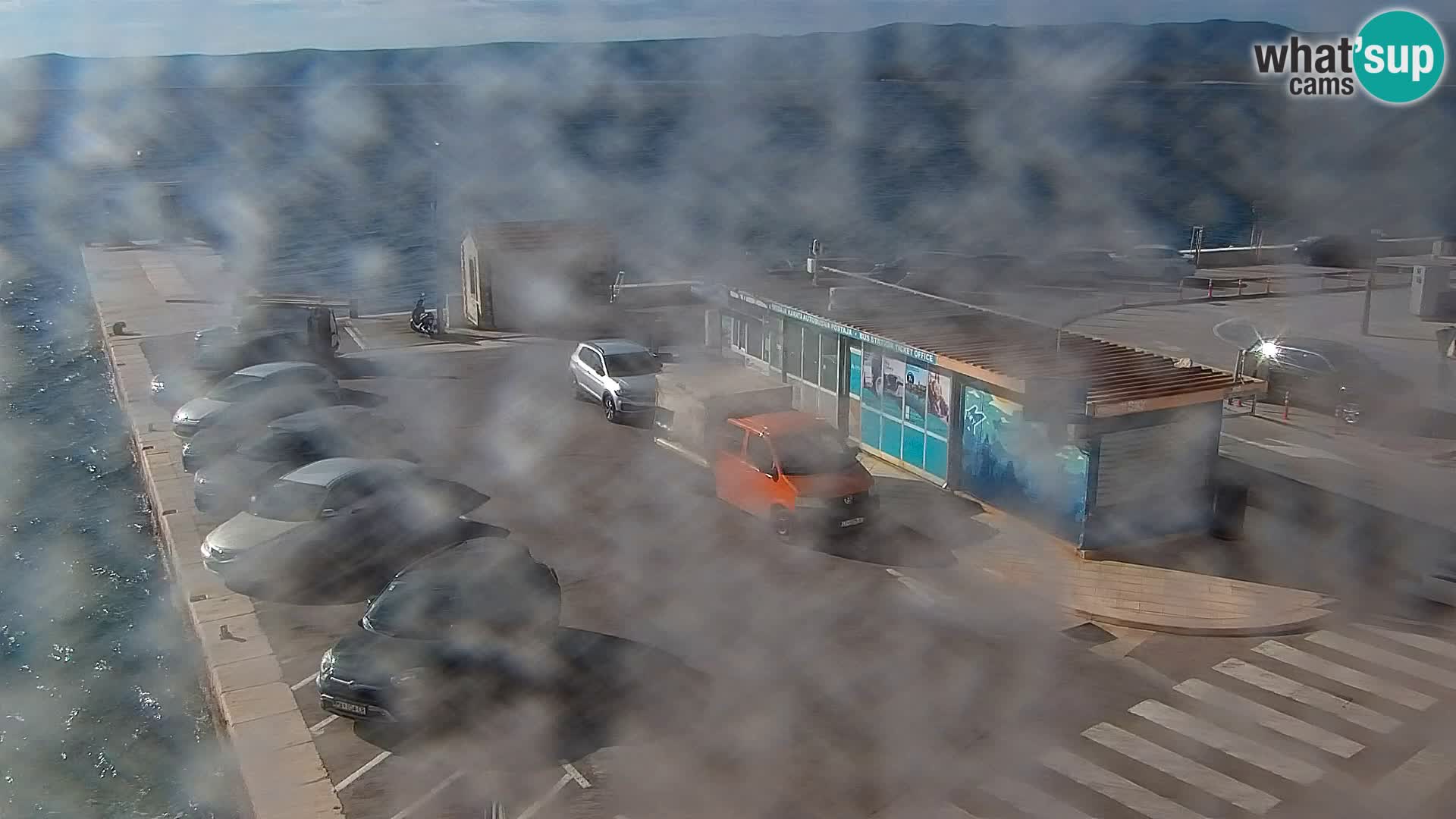 Web kamera Bol – Centar mjesta i marina | Pogled uživo