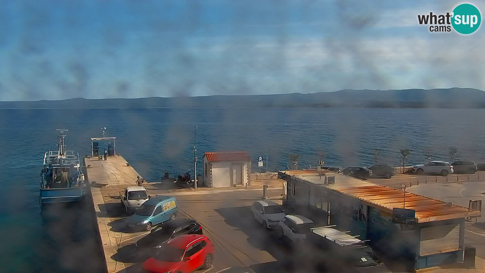 Web kamera Bol – Centar mjesta i marina | Pogled uživo