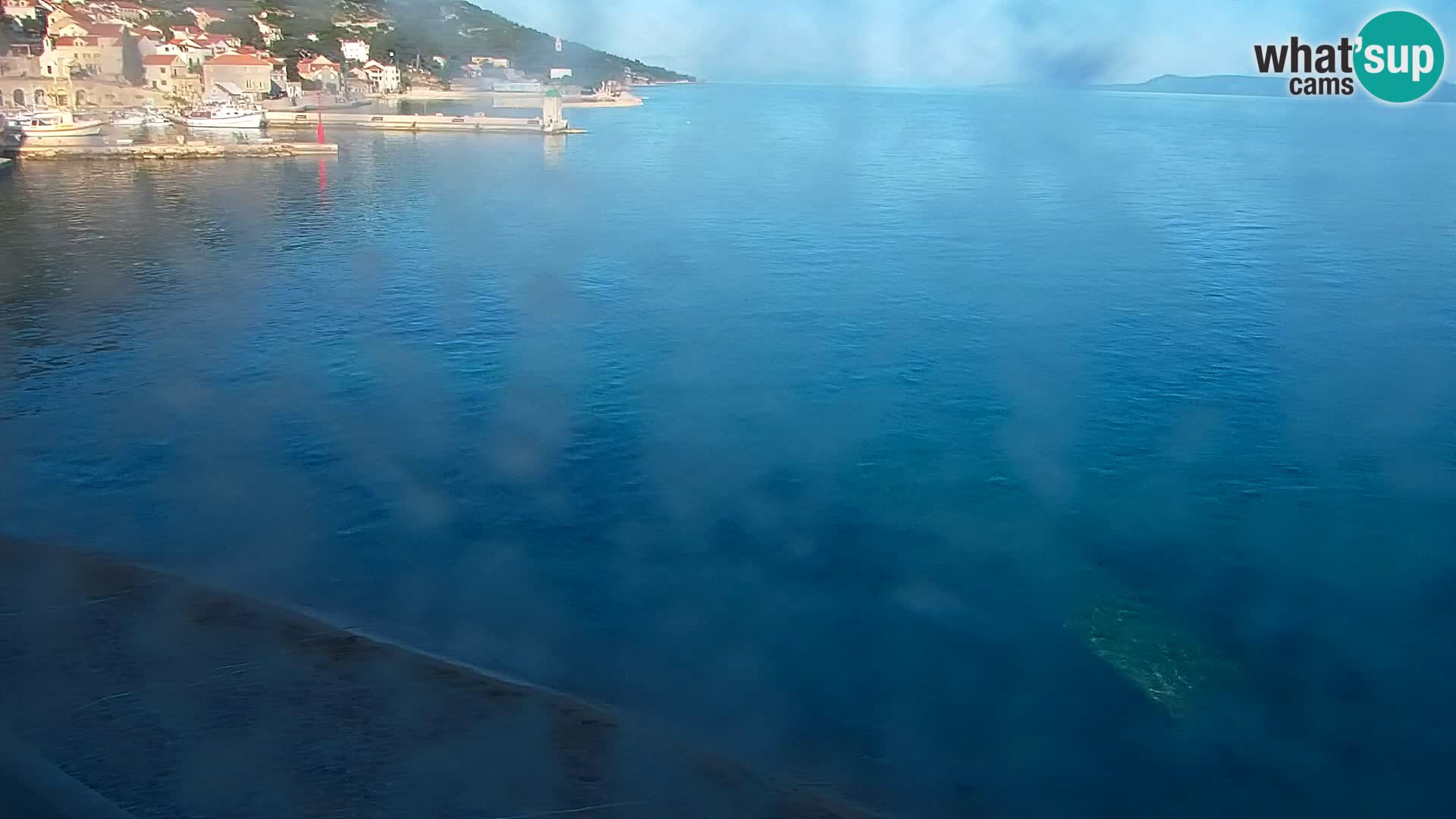 Web kamera Bol – Centar mjesta i marina | Pogled uživo