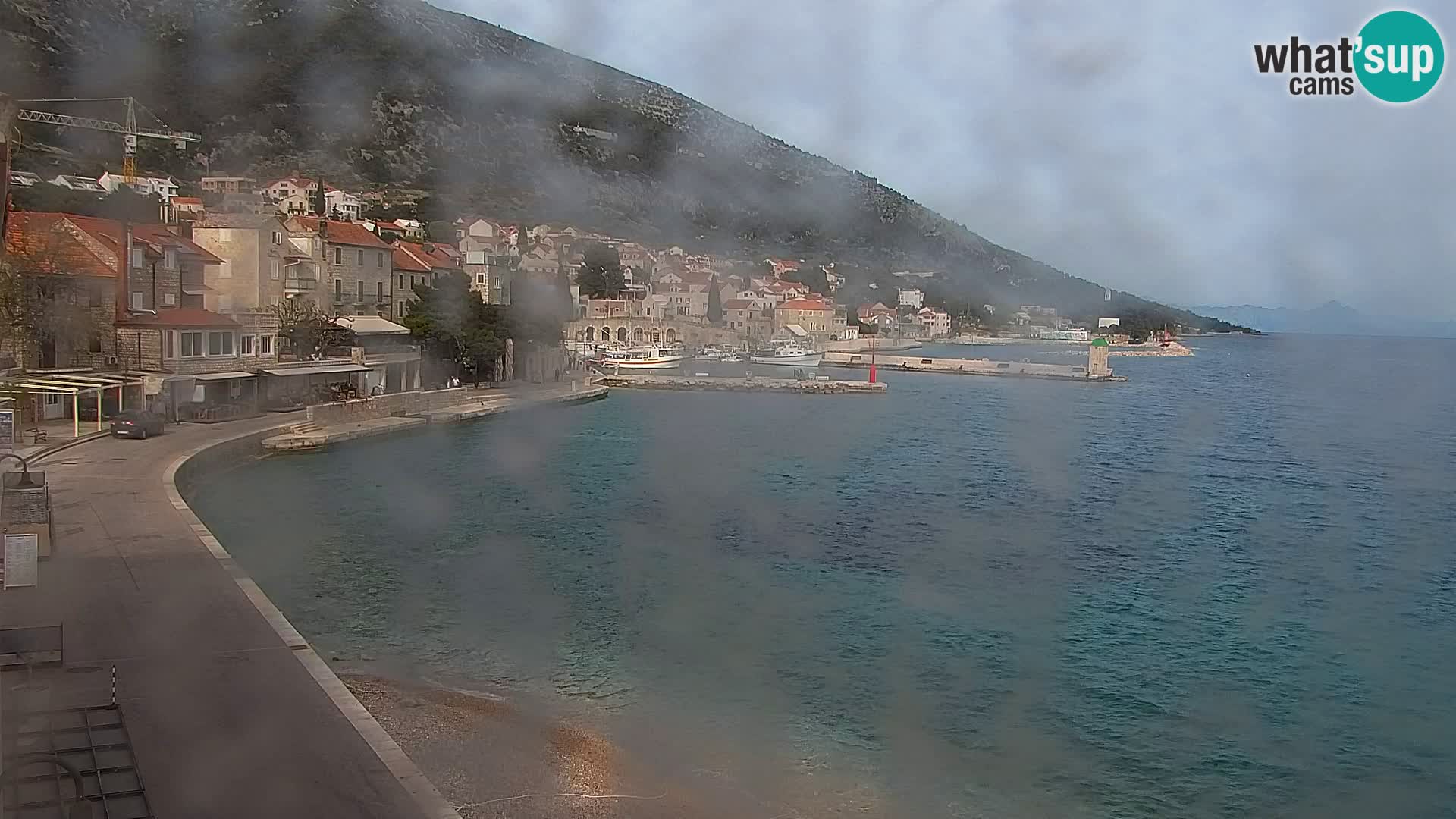 Web kamera Bol – Centar mjesta i marina | Pogled uživo