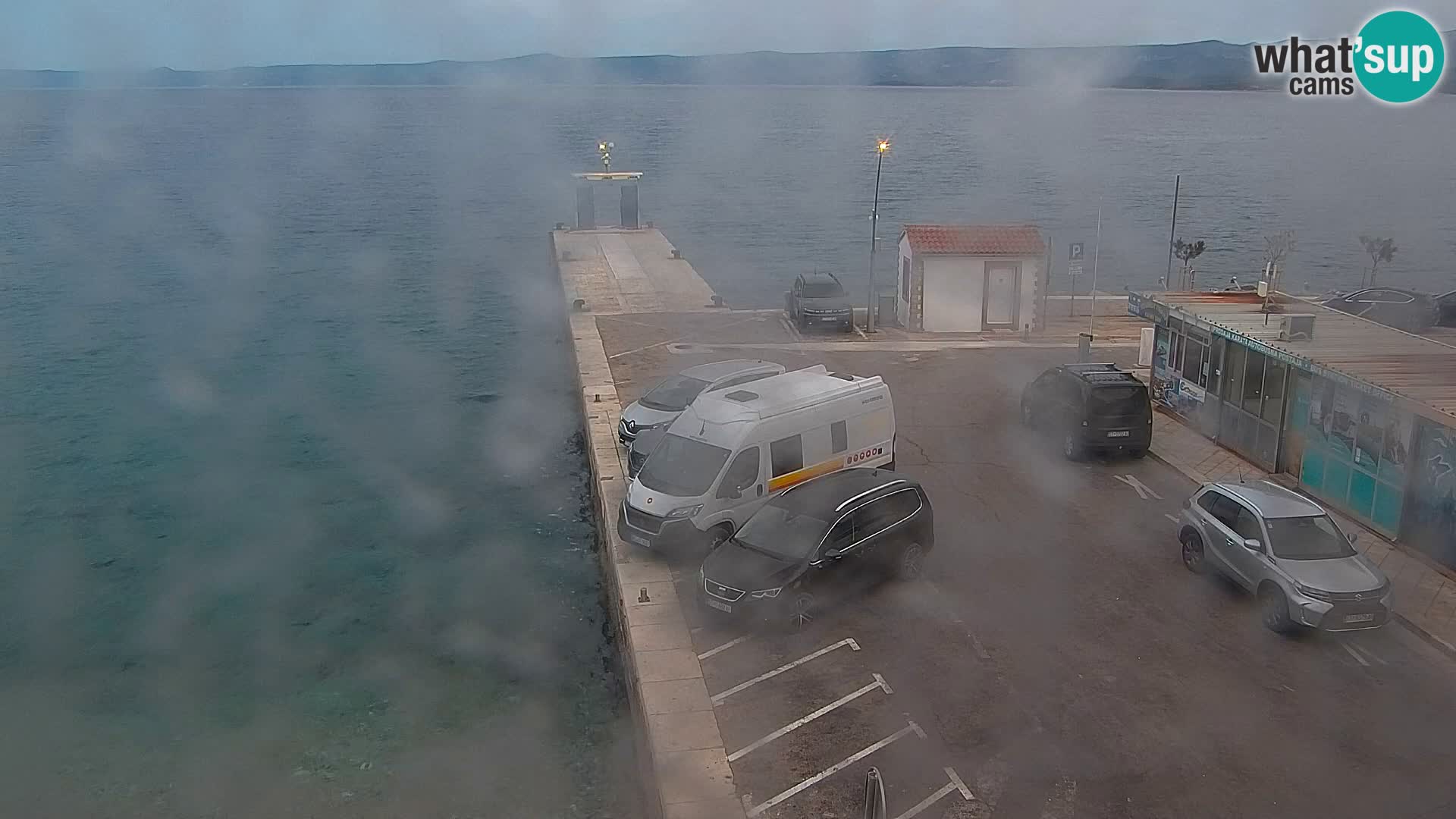 Web kamera Bol – Centar mjesta i marina | Pogled uživo