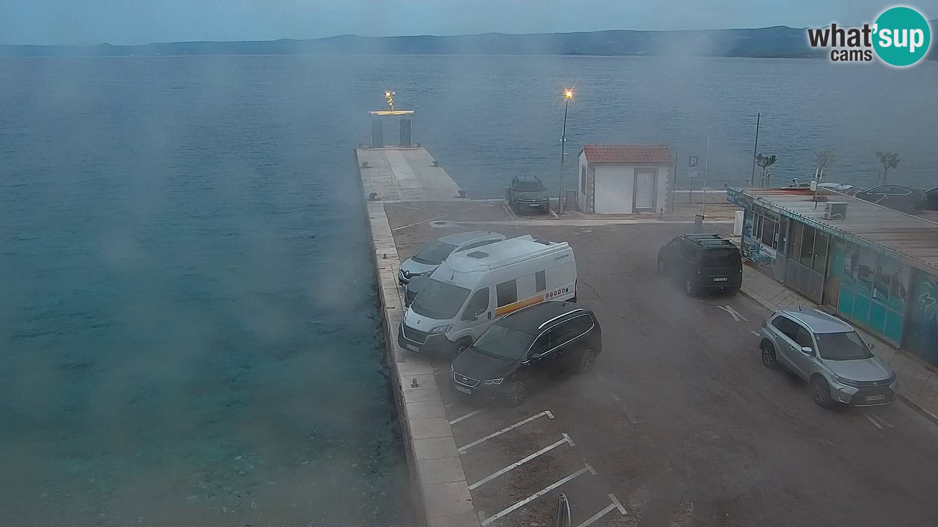 Web kamera Bol – Centar mjesta i marina | Pogled uživo