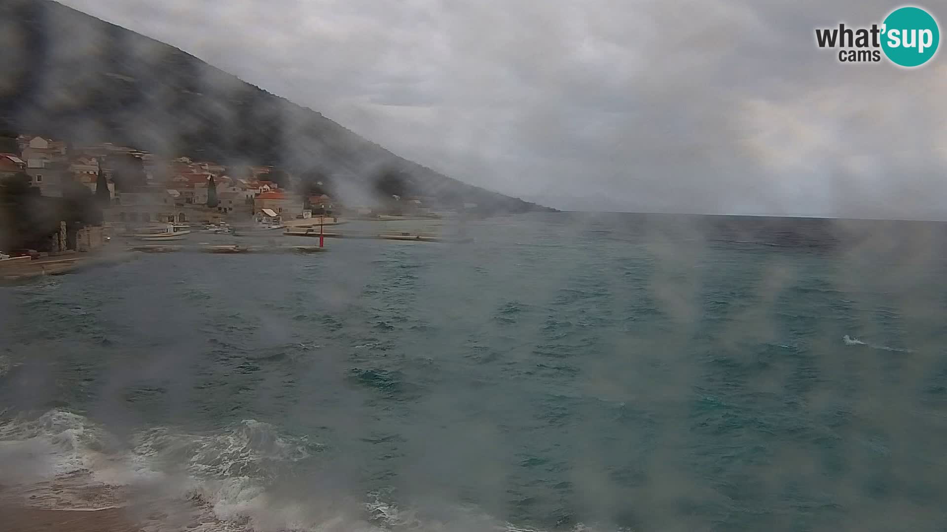 Web kamera Bol – Centar mjesta i marina | Pogled uživo